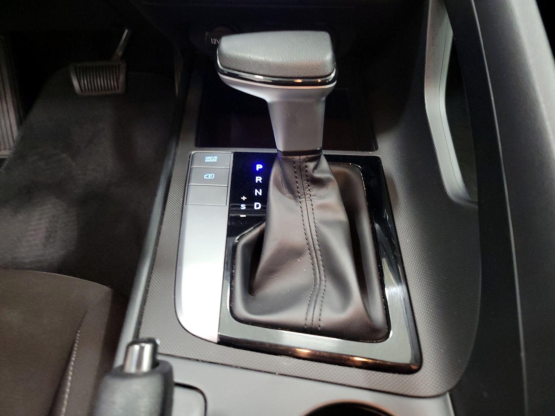 Thumbnail: 2022 Hyundai Elantra - 17