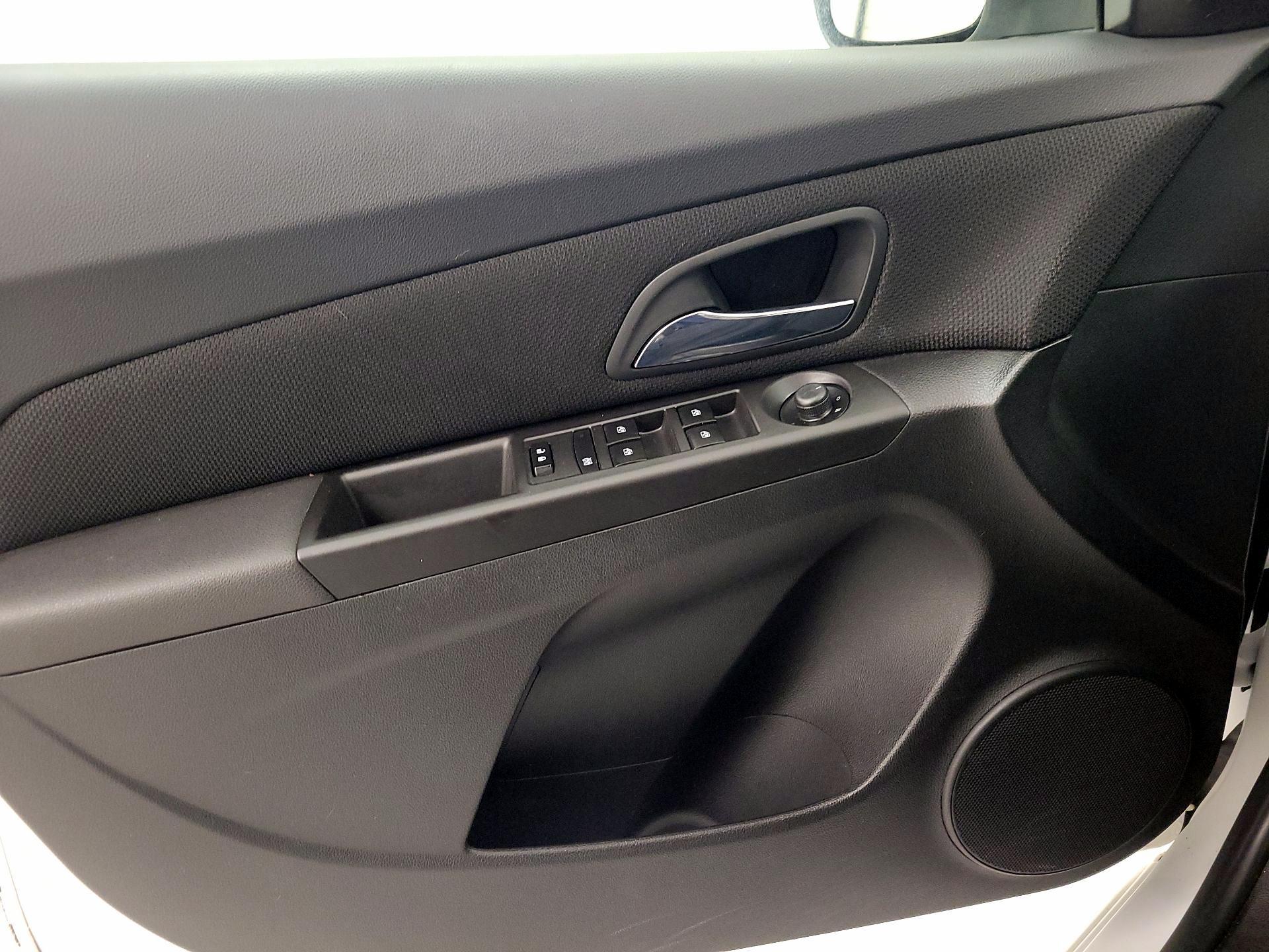 Thumbnail: 2016 Chevrolet Cruze - 12