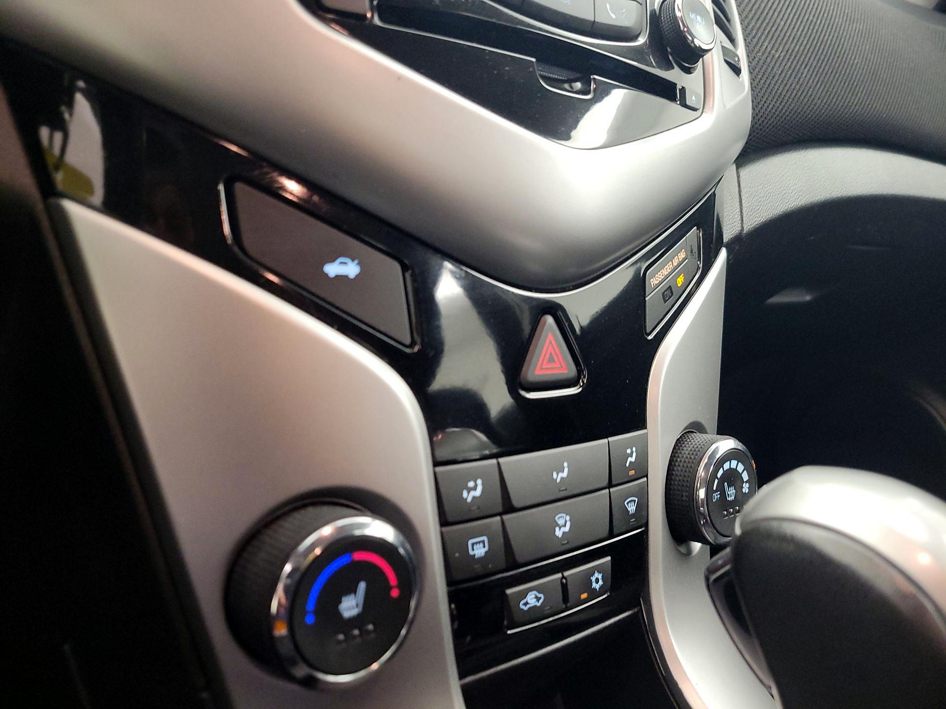 Thumbnail: 2016 Chevrolet Cruze - 16