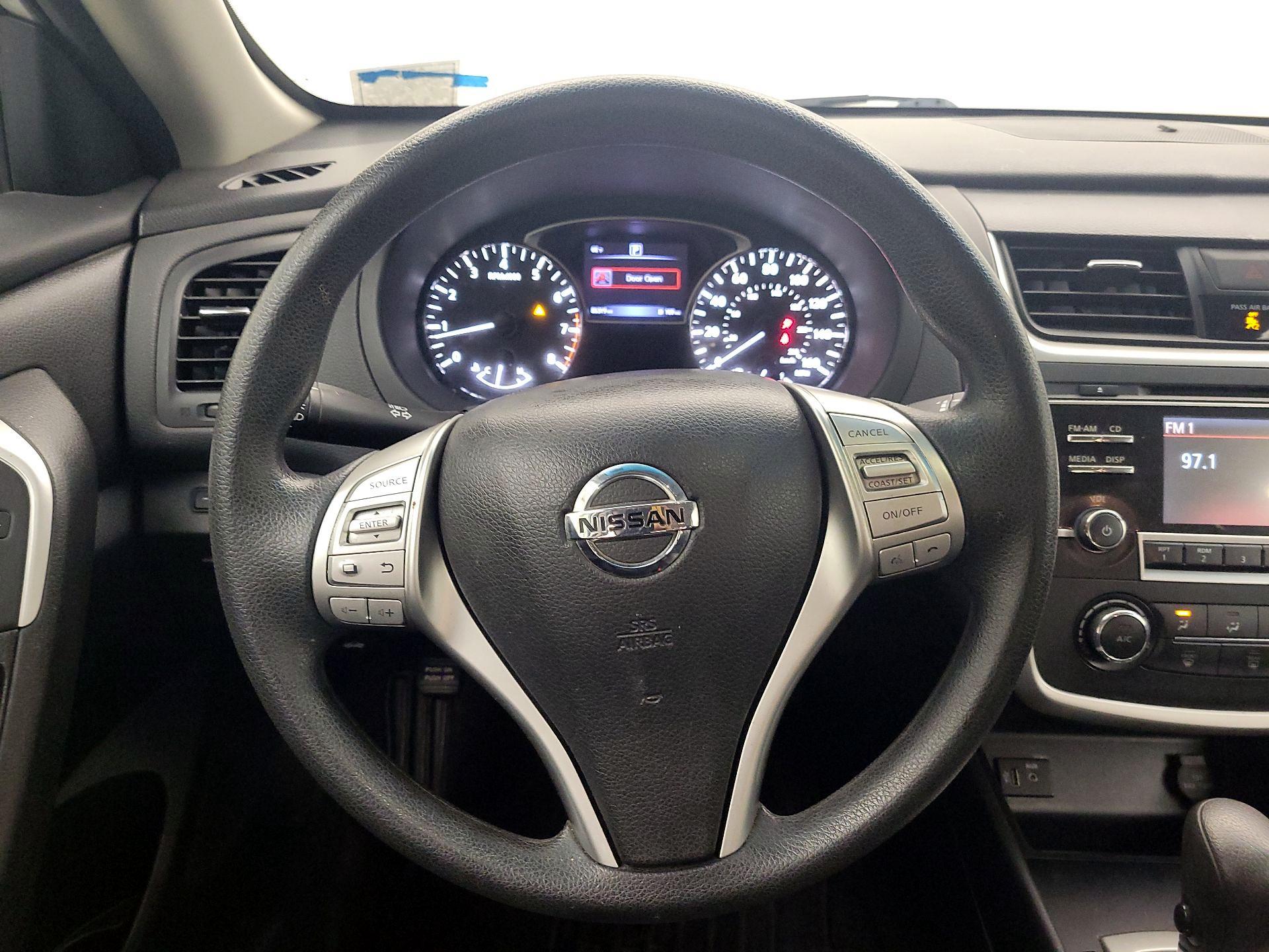 Thumbnail: 2017 Nissan Altima - 10