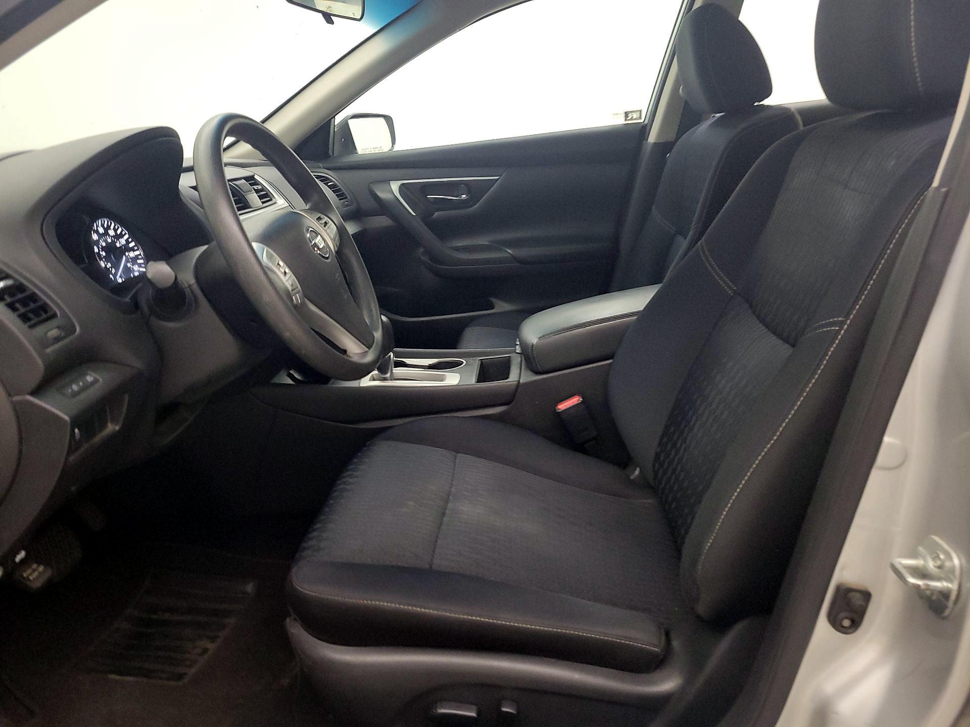 Thumbnail: 2017 Nissan Altima - 11