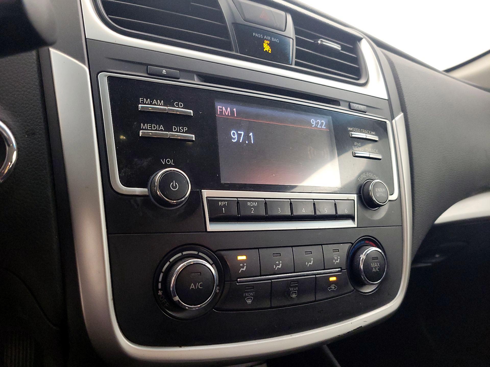 Thumbnail: 2017 Nissan Altima - 16