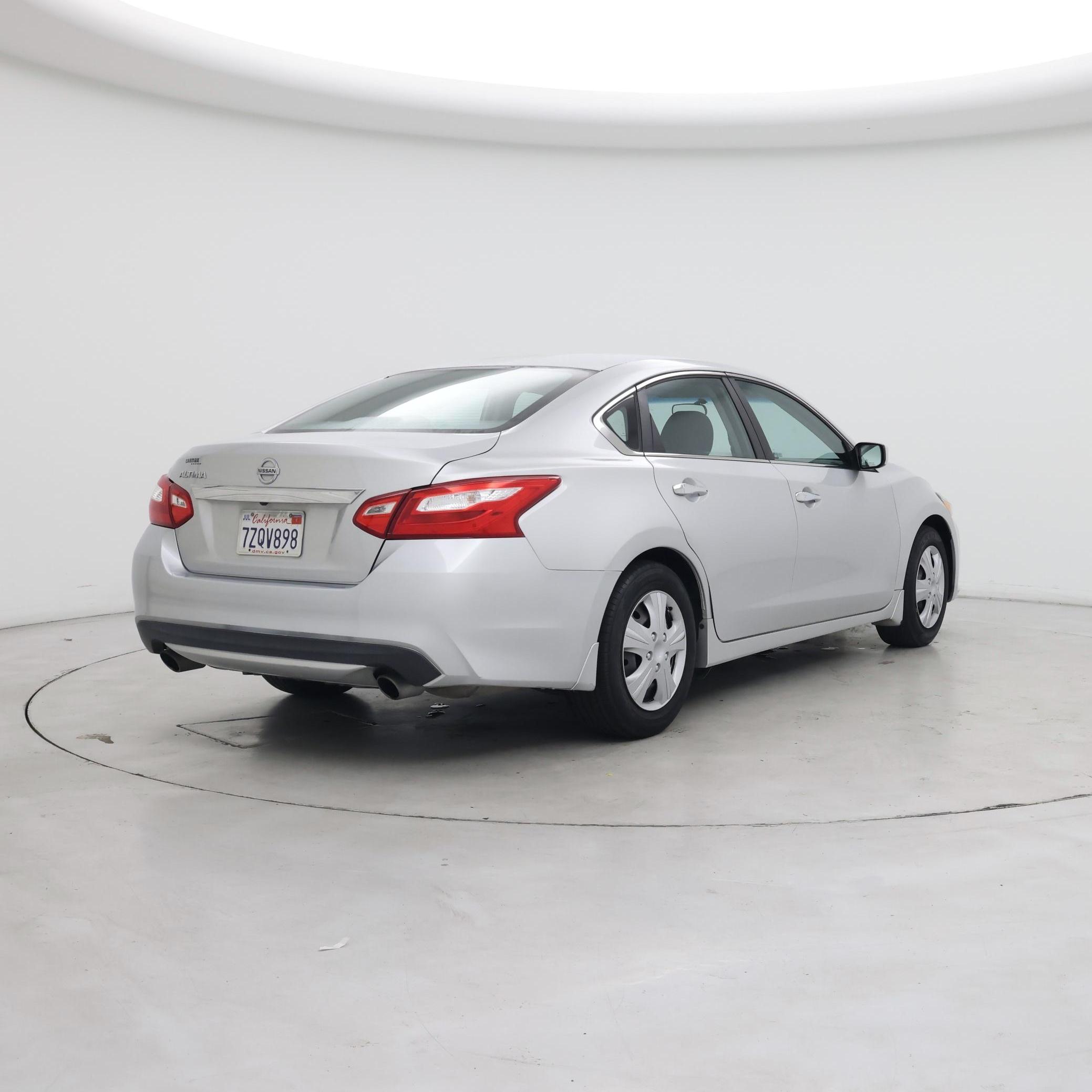 Thumbnail: 2017 Nissan Altima - 8