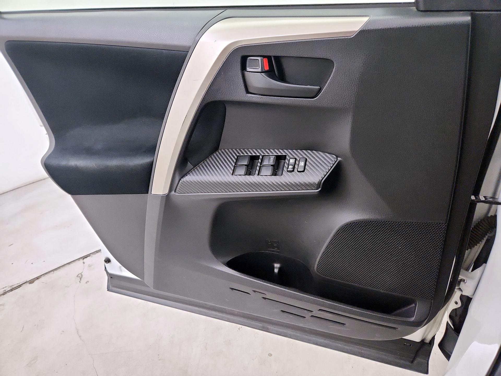 Thumbnail: 2014 Toyota RAV4 - 12