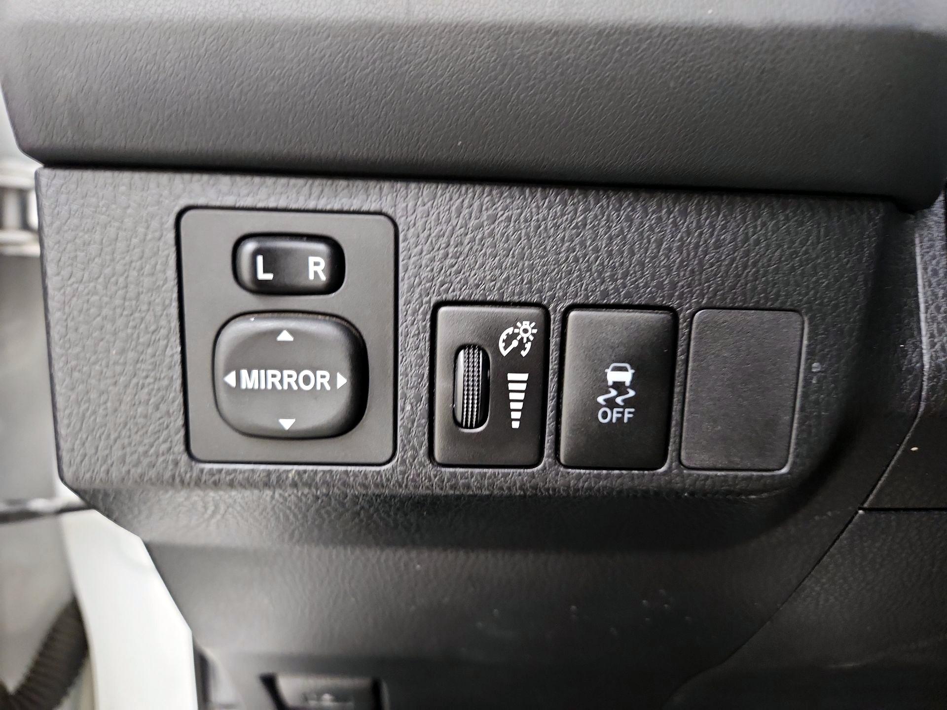 Thumbnail: 2014 Toyota RAV4 - 13