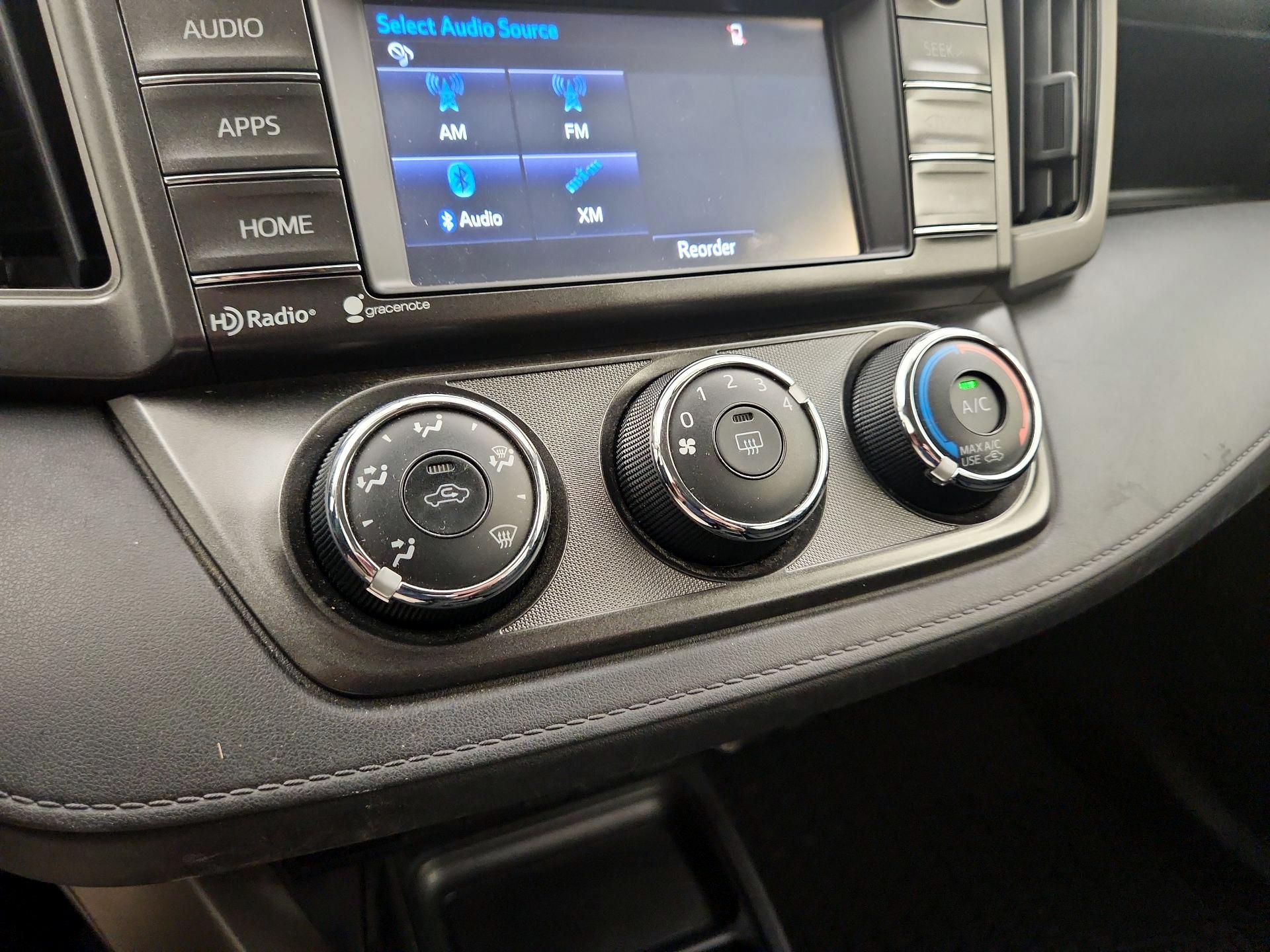 Thumbnail: 2014 Toyota RAV4 - 16