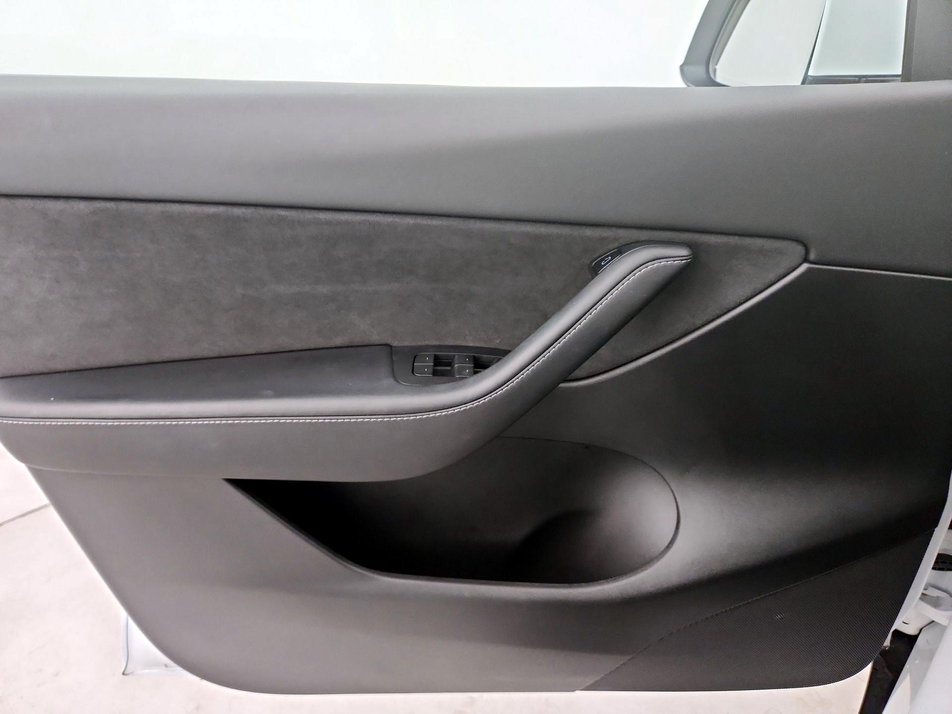 Thumbnail: 2022 Tesla Model Y - 12