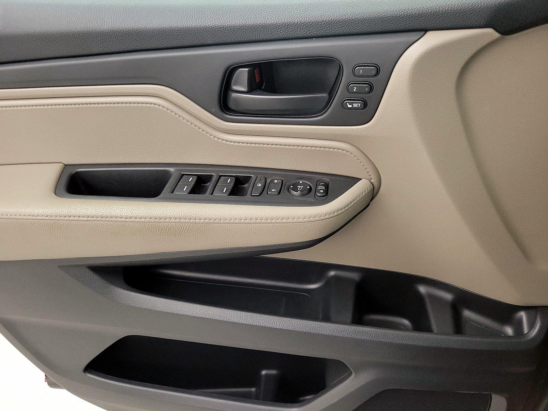 Thumbnail: 2018 Honda Odyssey - 10