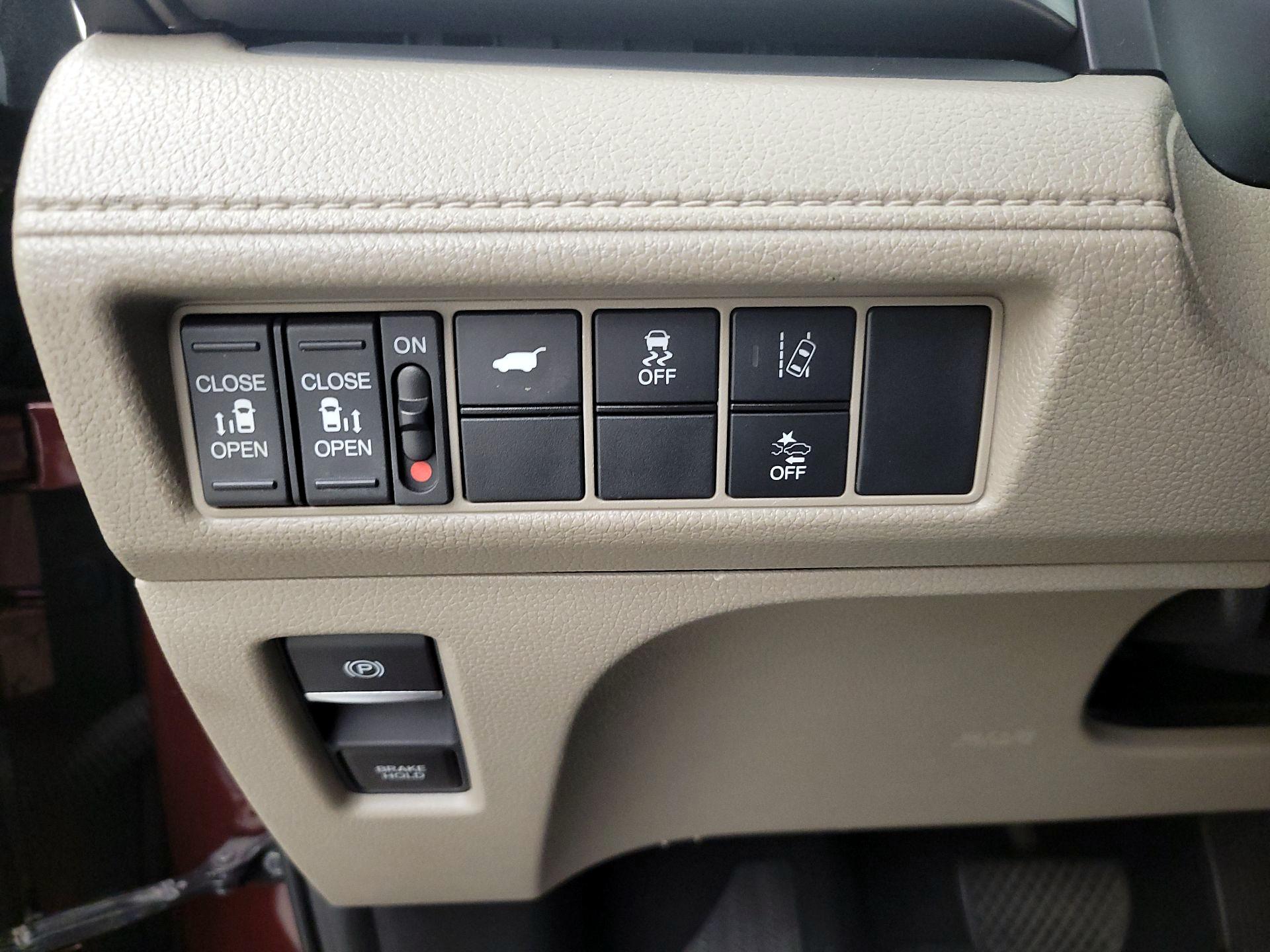 Thumbnail: 2018 Honda Odyssey - 11