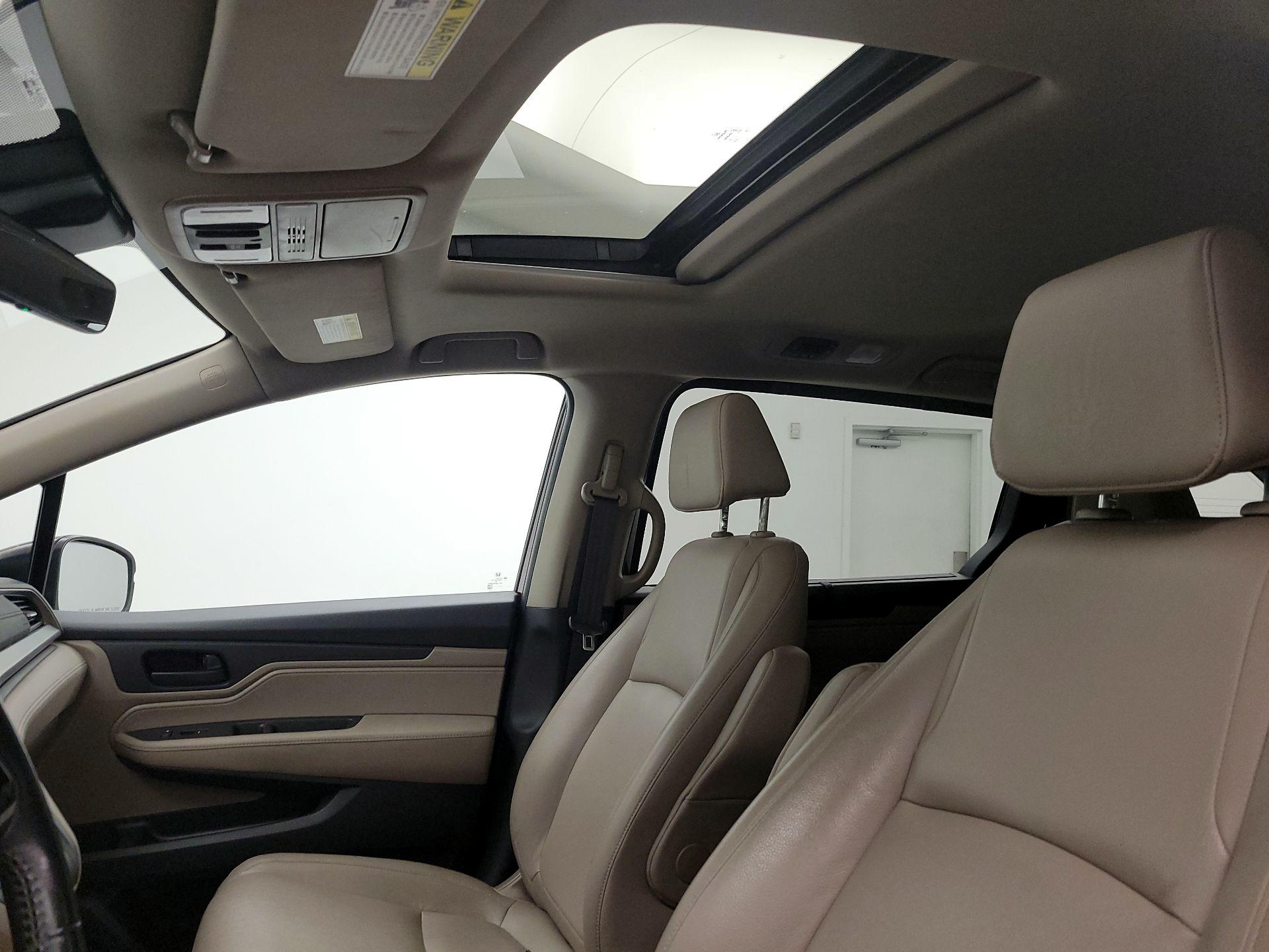 Thumbnail: 2018 Honda Odyssey - 16