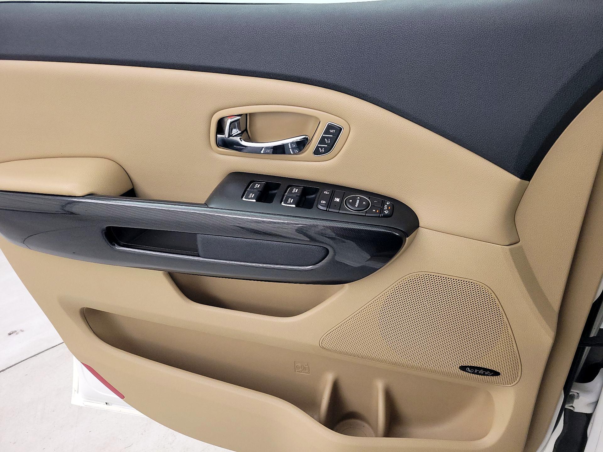 Thumbnail: 2016 Kia Sedona - 12