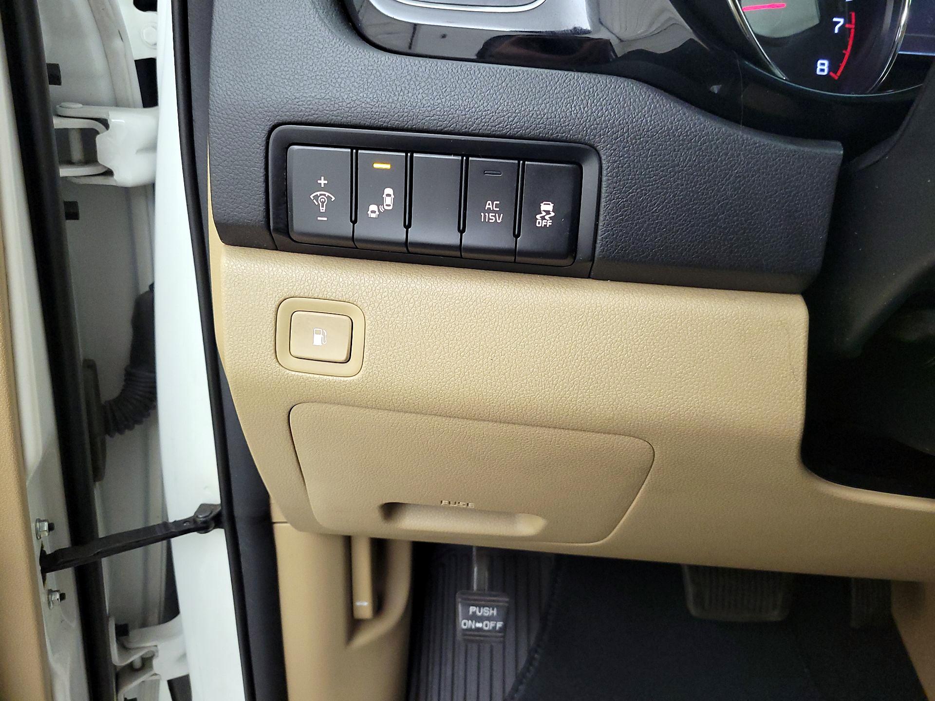 Thumbnail: 2016 Kia Sedona - 13