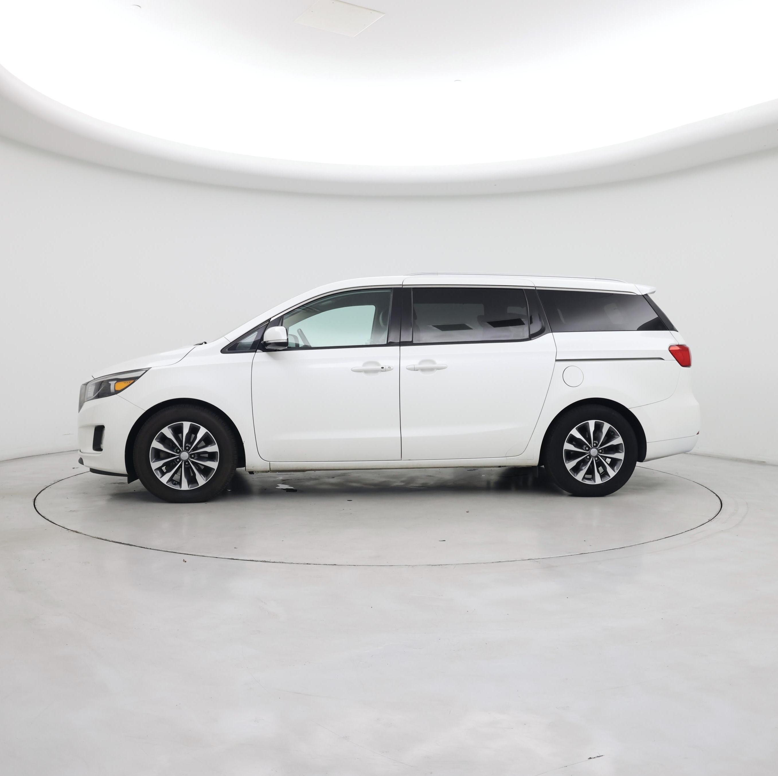 Thumbnail: 2016 Kia Sedona - 3