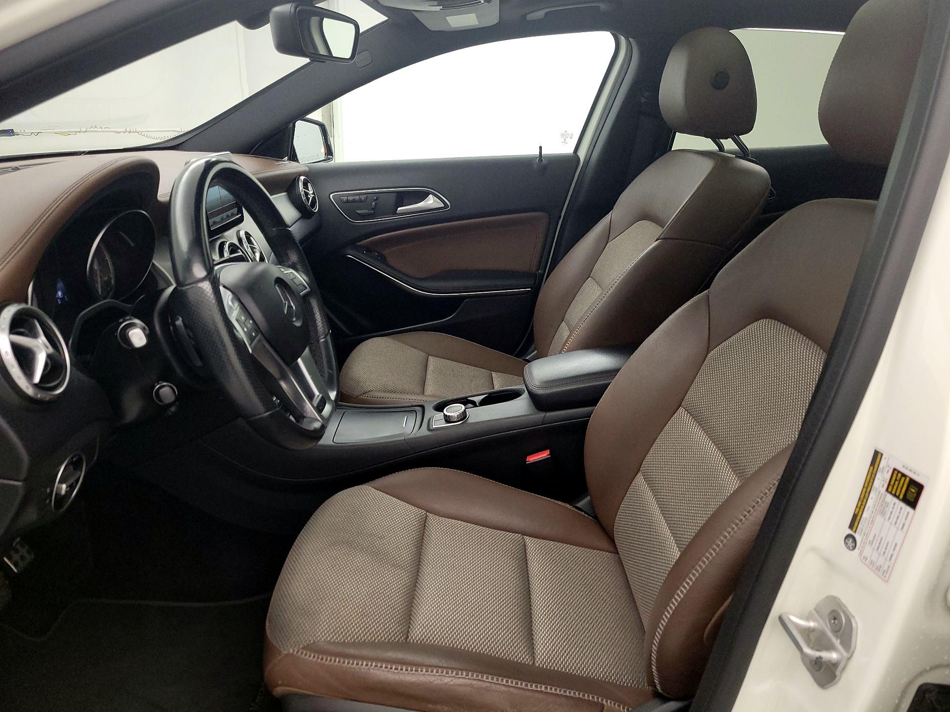 Thumbnail: 2015 Mercedes-Benz GLA - 9