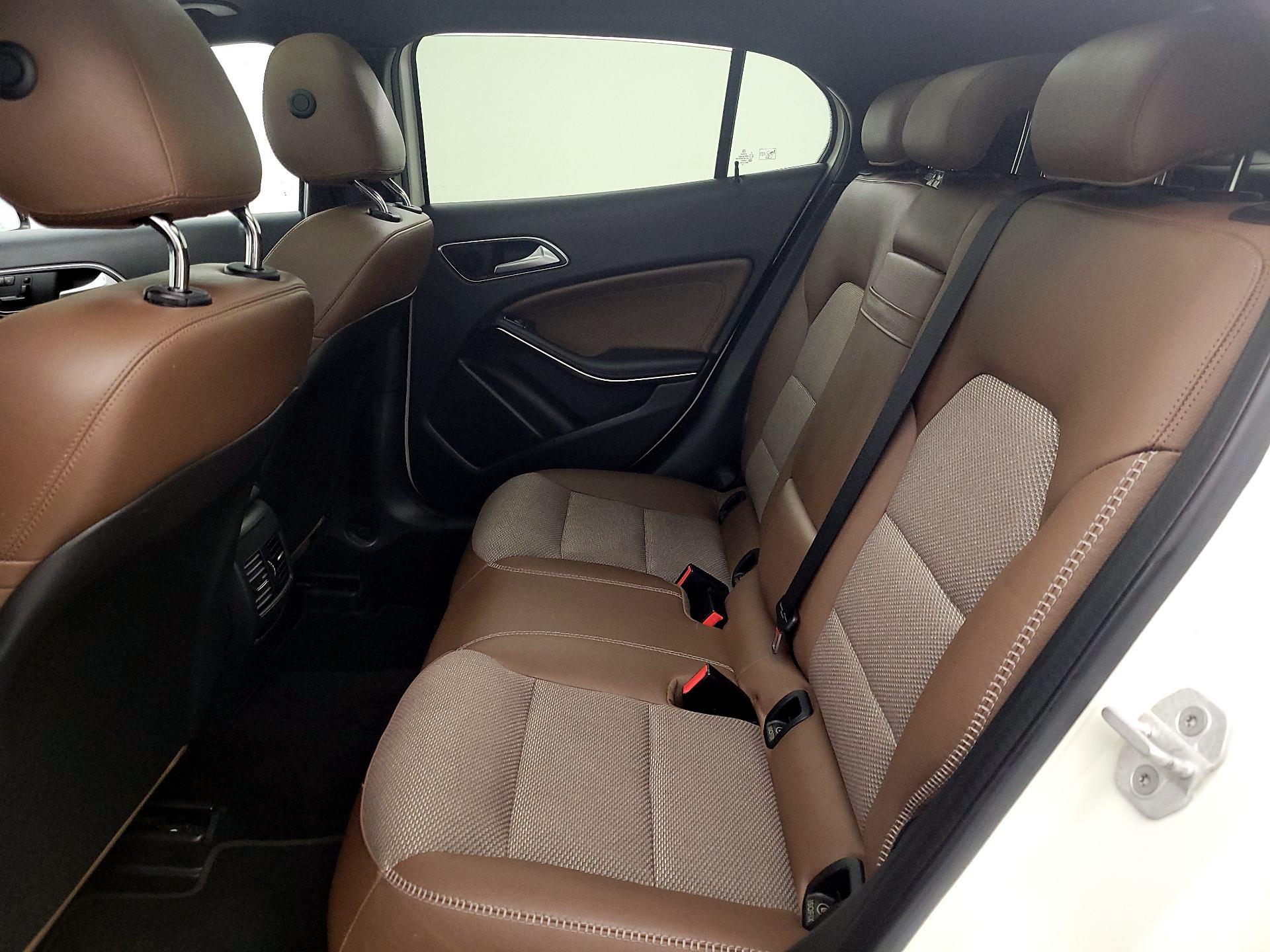 Thumbnail: 2015 Mercedes-Benz GLA - 17