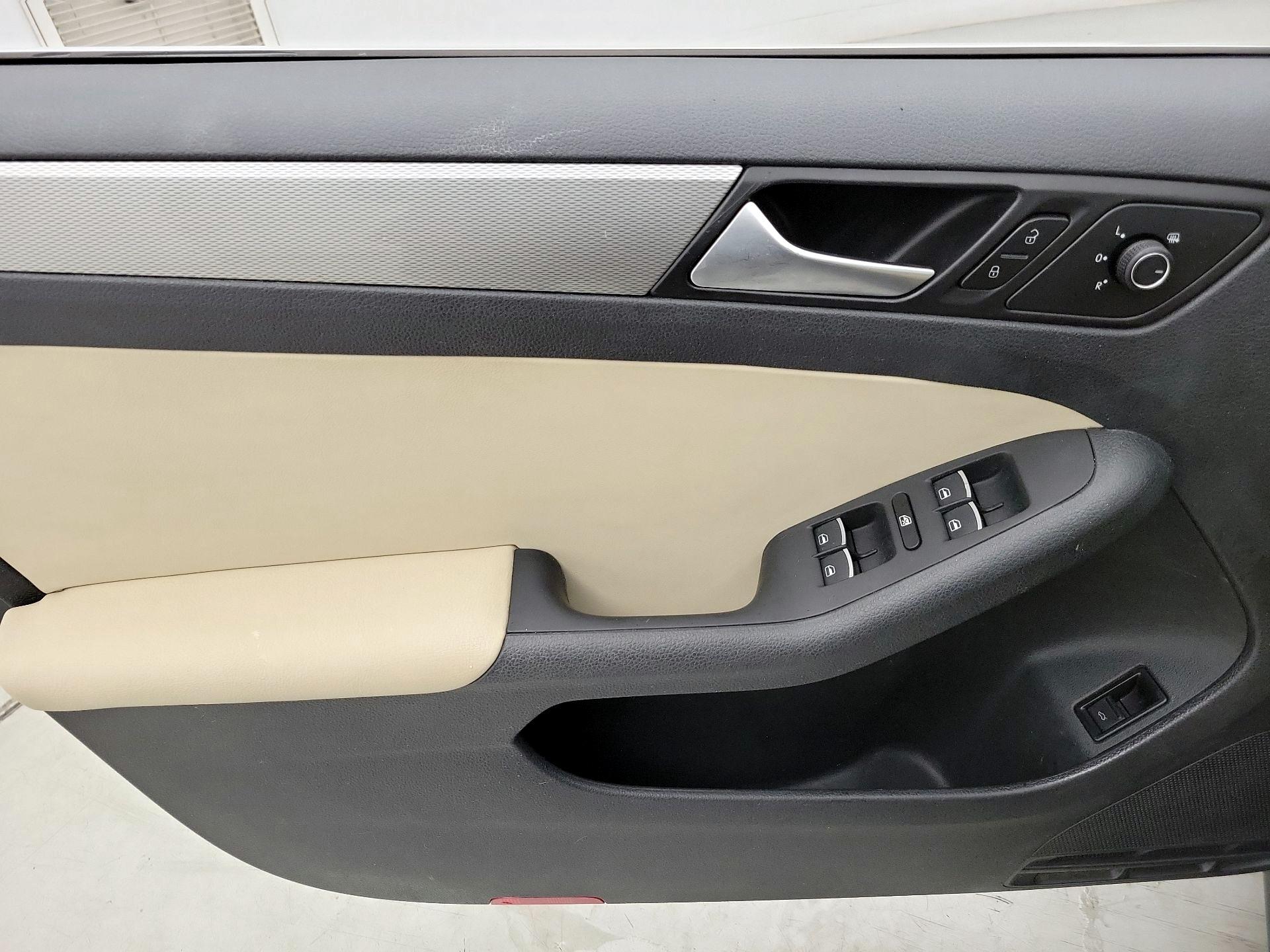 Thumbnail: 2016 Volkswagen Jetta - 12