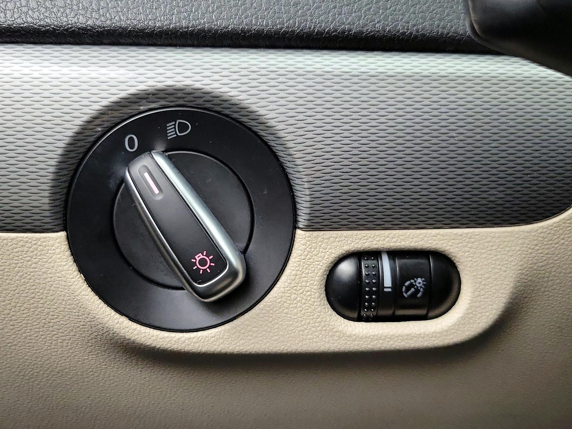 Thumbnail: 2016 Volkswagen Jetta - 13