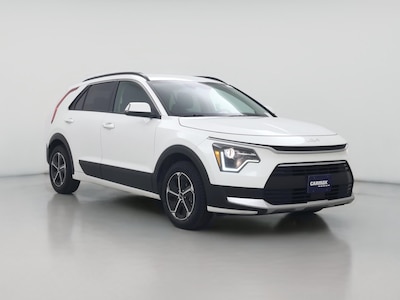 White 2023 Kia Niro EX