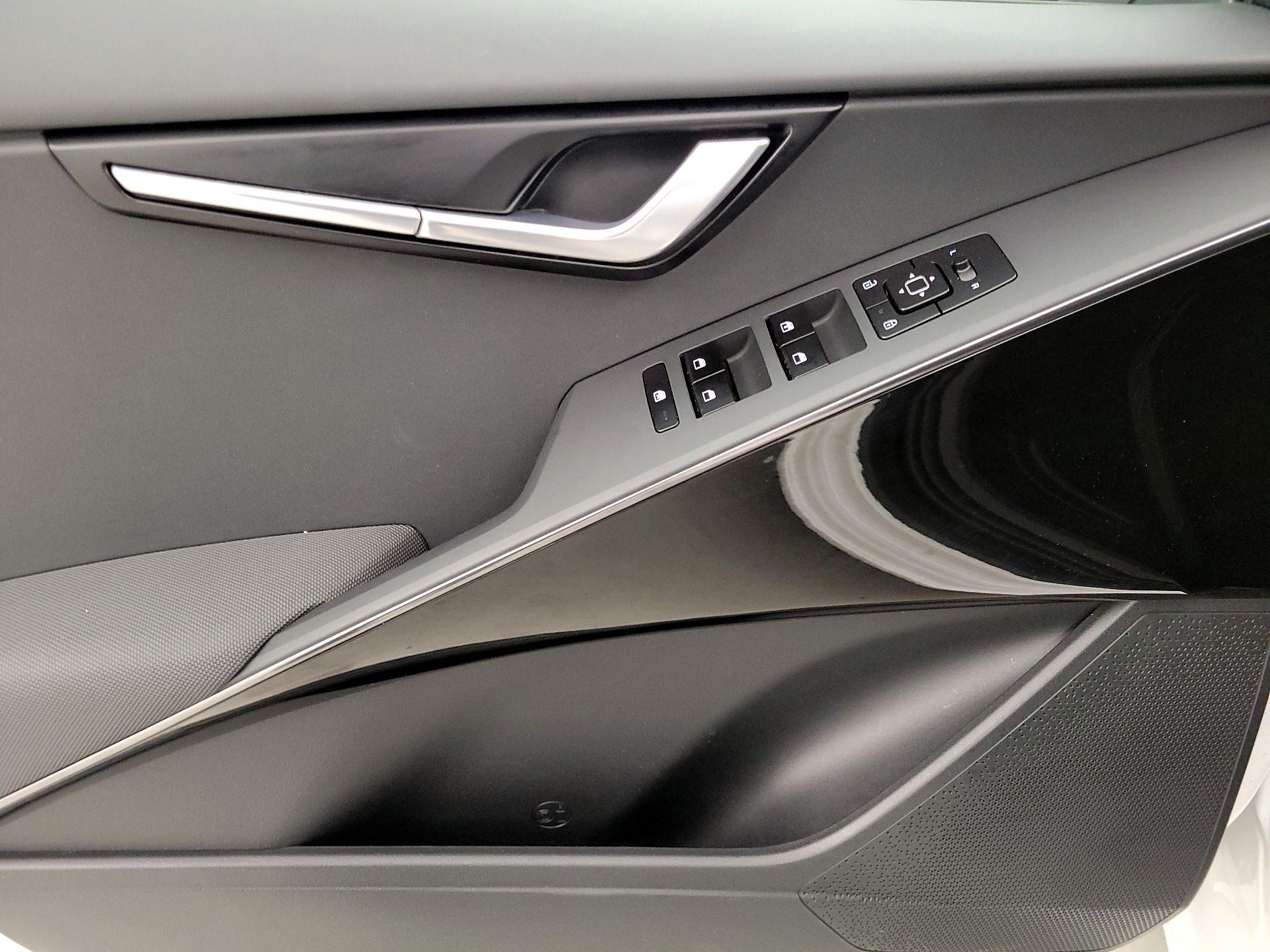 Thumbnail: 2023 Kia Niro - 12