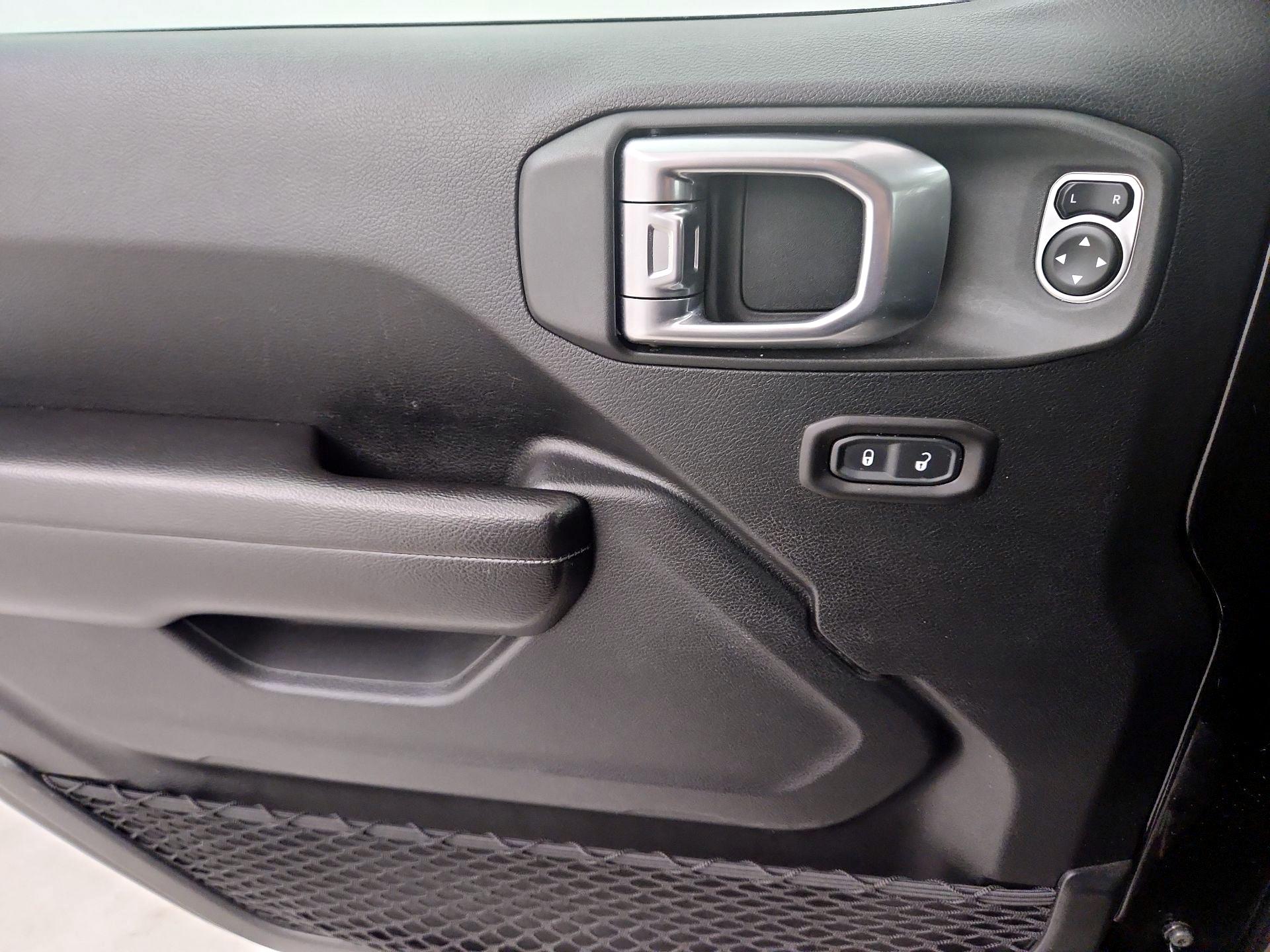 Thumbnail: 2019 Jeep Wrangler - 12