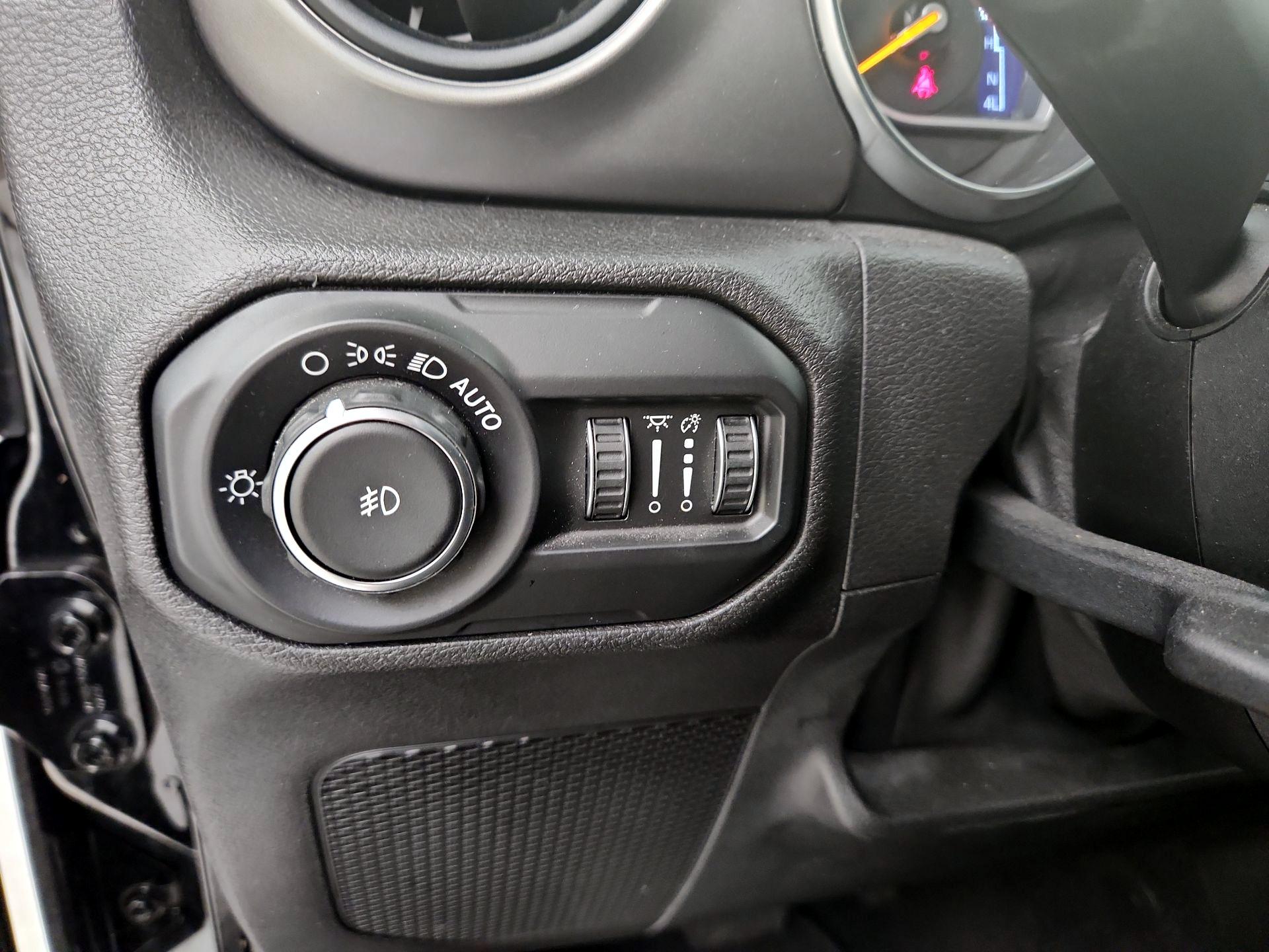 Thumbnail: 2019 Jeep Wrangler - 13