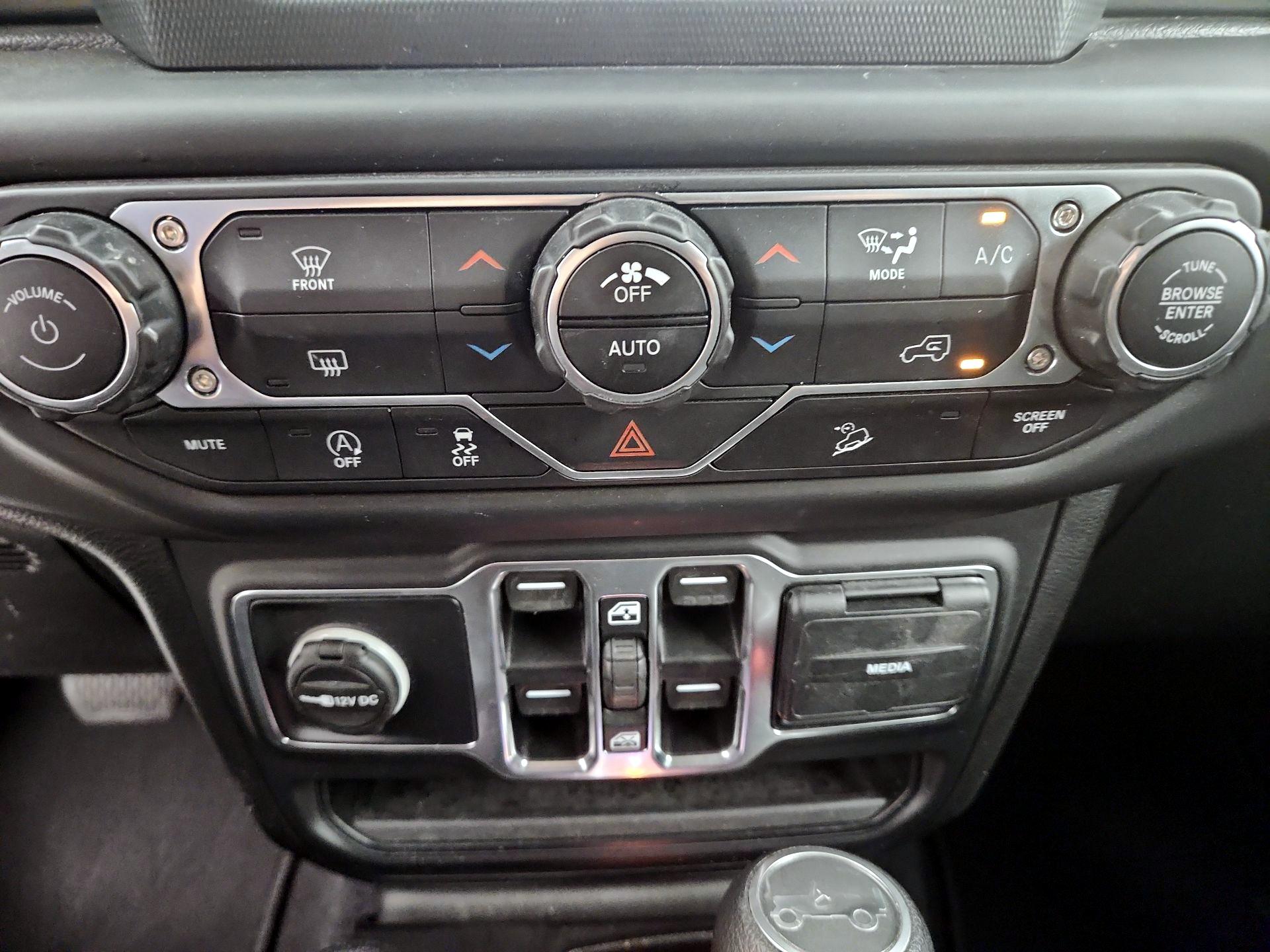 Thumbnail: 2019 Jeep Wrangler - 16