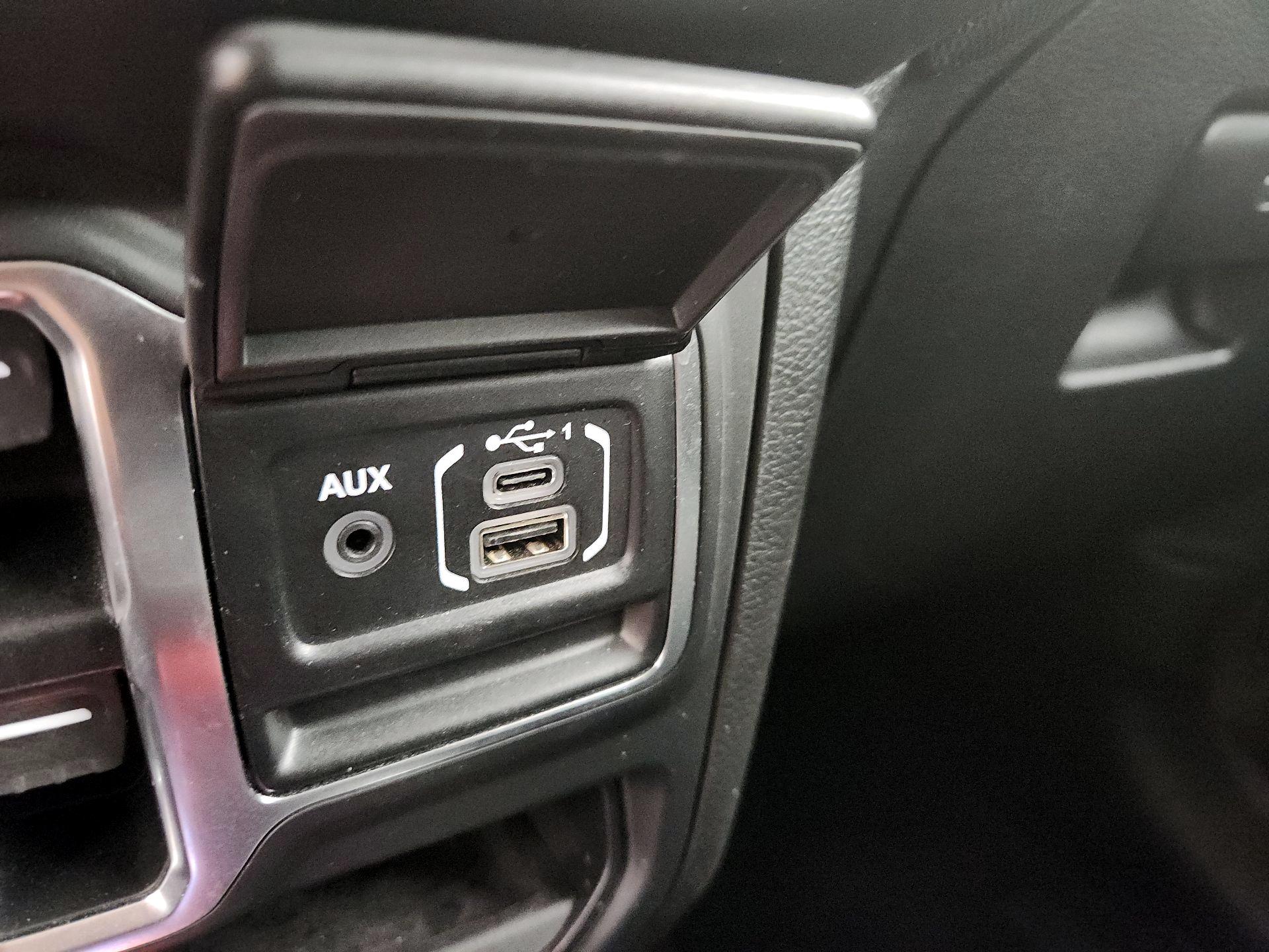 Thumbnail: 2019 Jeep Wrangler - 18