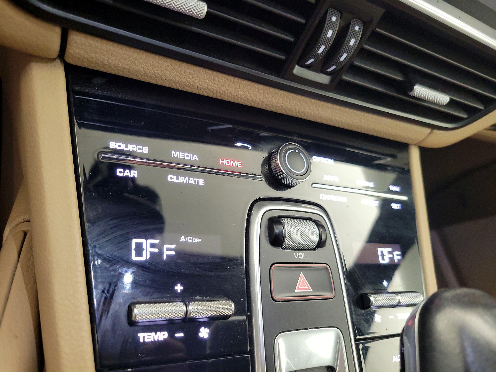 Thumbnail: 2019 Porsche Cayenne - 17