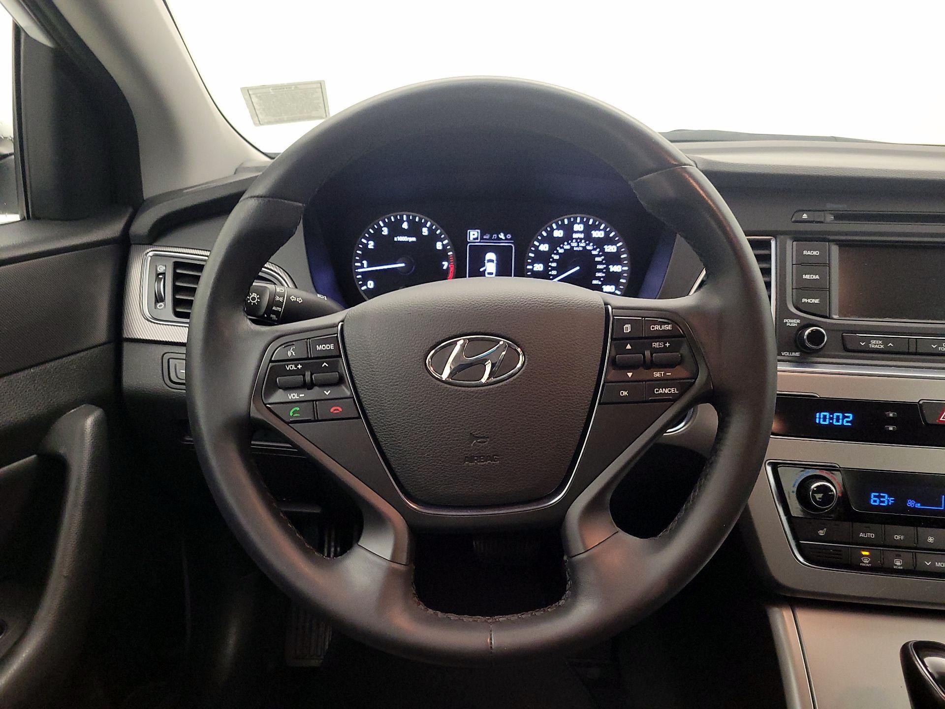 Thumbnail: 2015 Hyundai Sonata - 10
