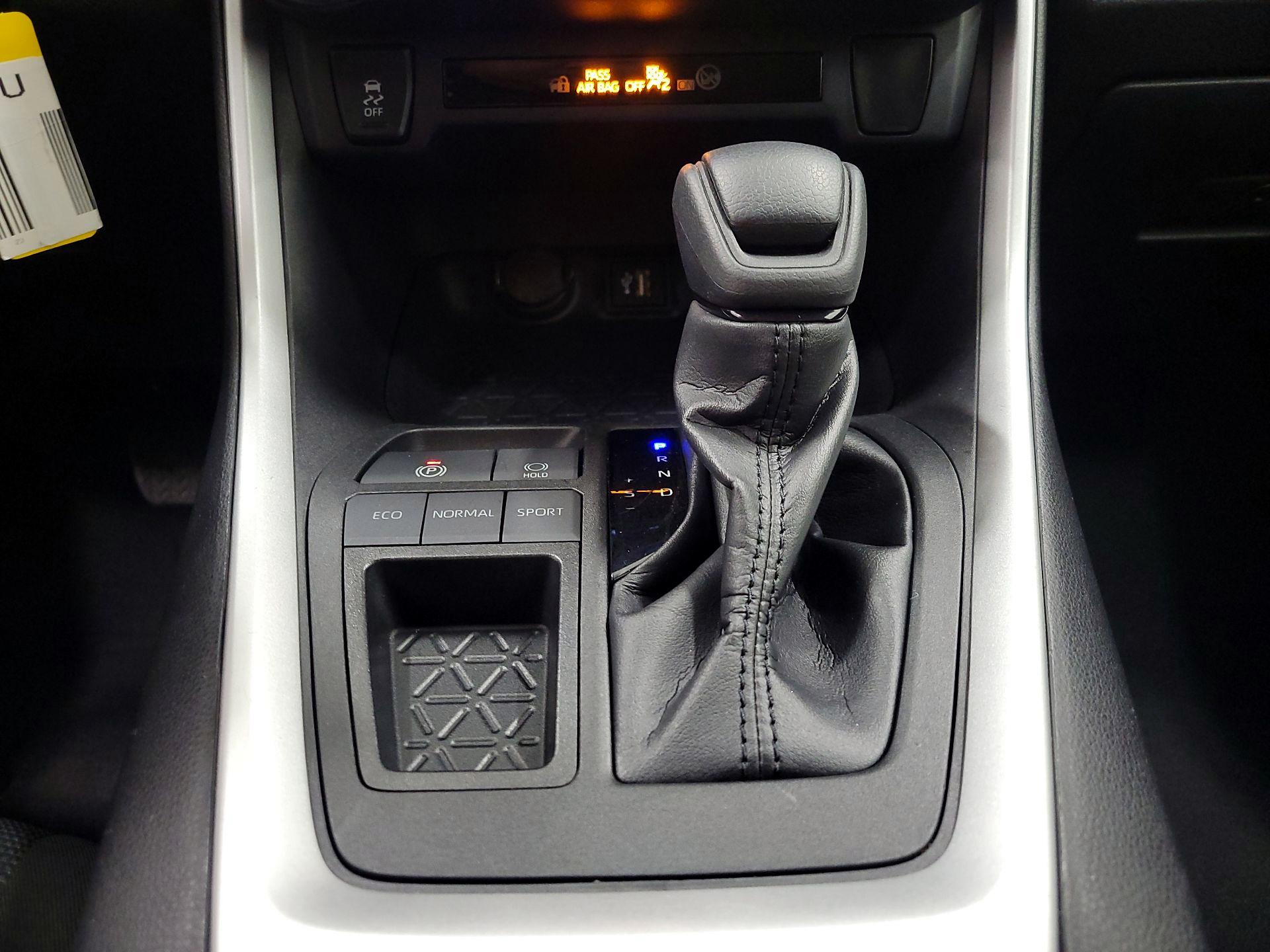 Thumbnail: 2023 Toyota RAV4 - 17