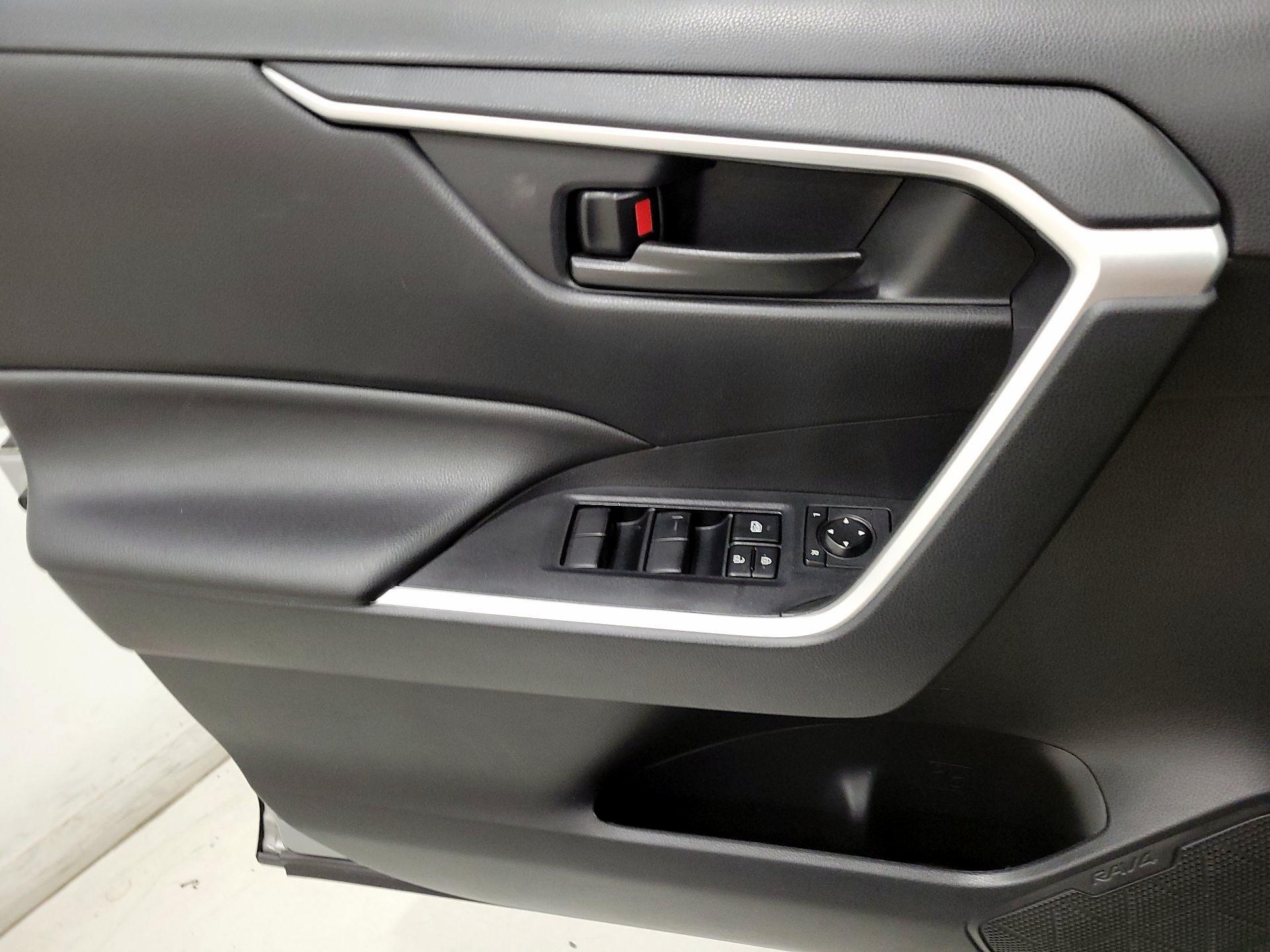 Thumbnail: 2022 Toyota RAV4 - 12