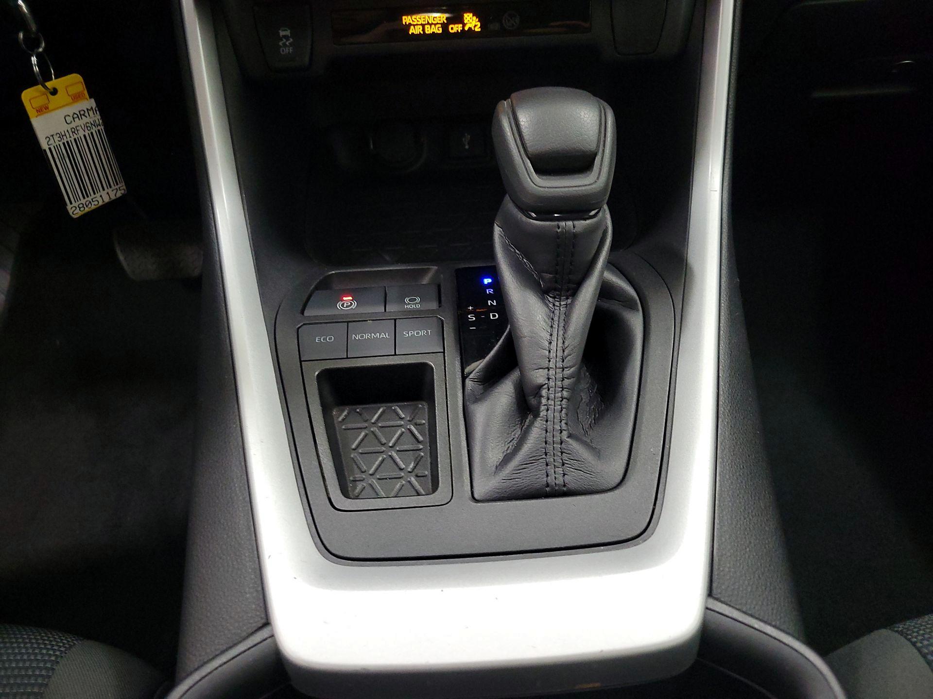 Thumbnail: 2022 Toyota RAV4 - 17