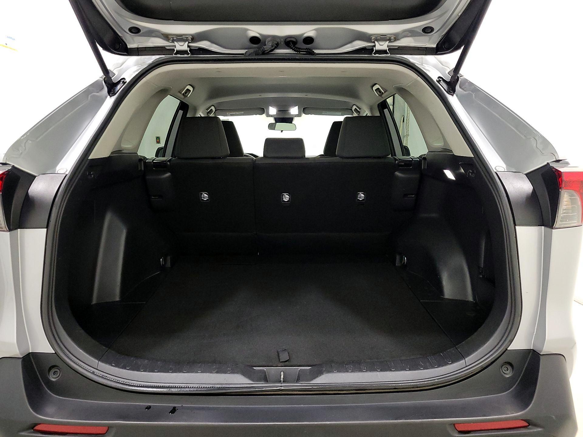 Thumbnail: 2022 Toyota RAV4 - 20