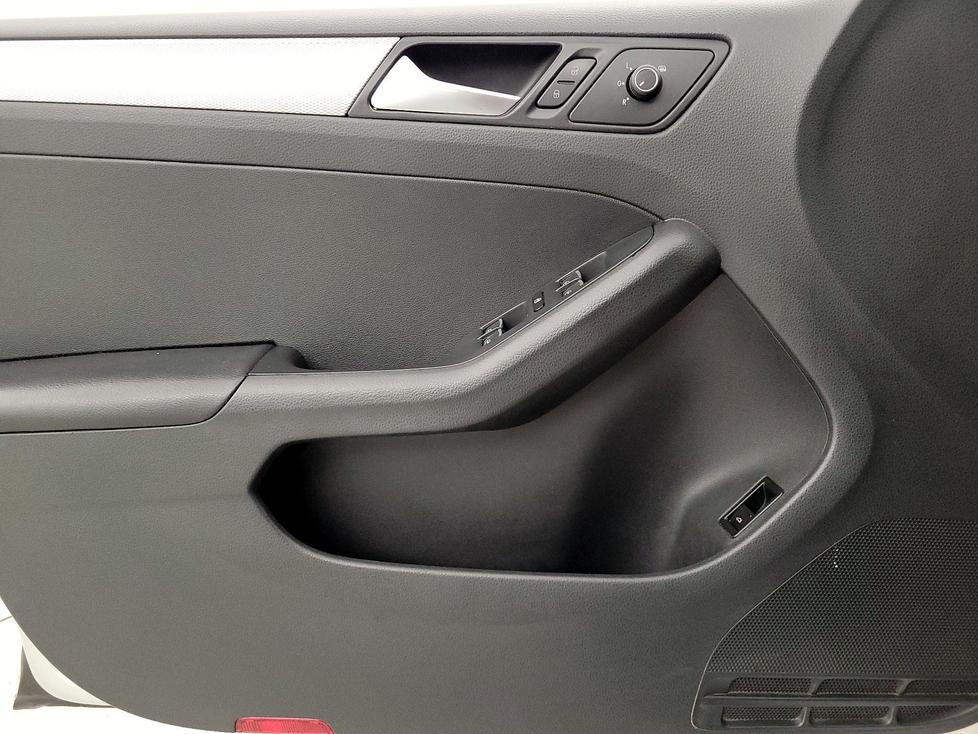 Thumbnail: 2015 Volkswagen Jetta - 12