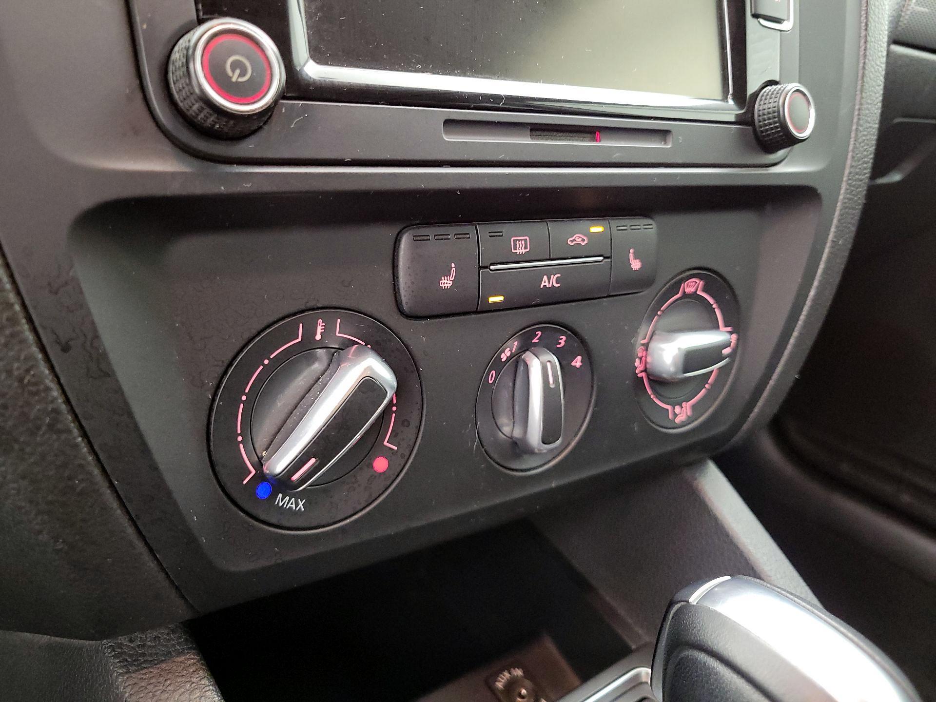 Thumbnail: 2015 Volkswagen Jetta - 16