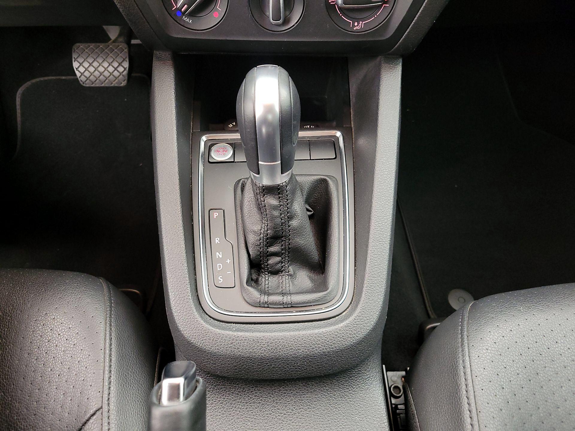 Thumbnail: 2015 Volkswagen Jetta - 17