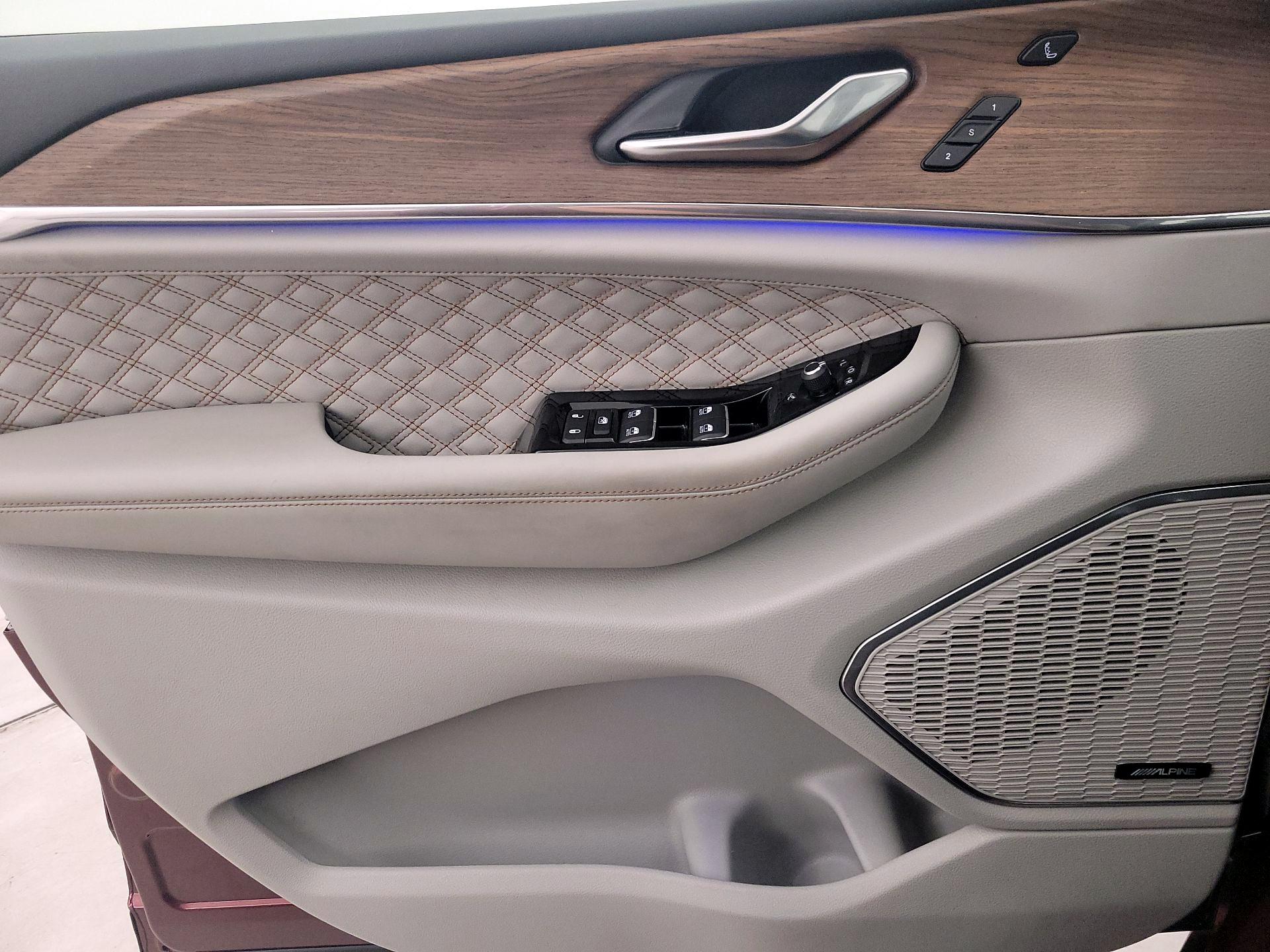 Thumbnail: 2022 Jeep Grand Cherokee - 12