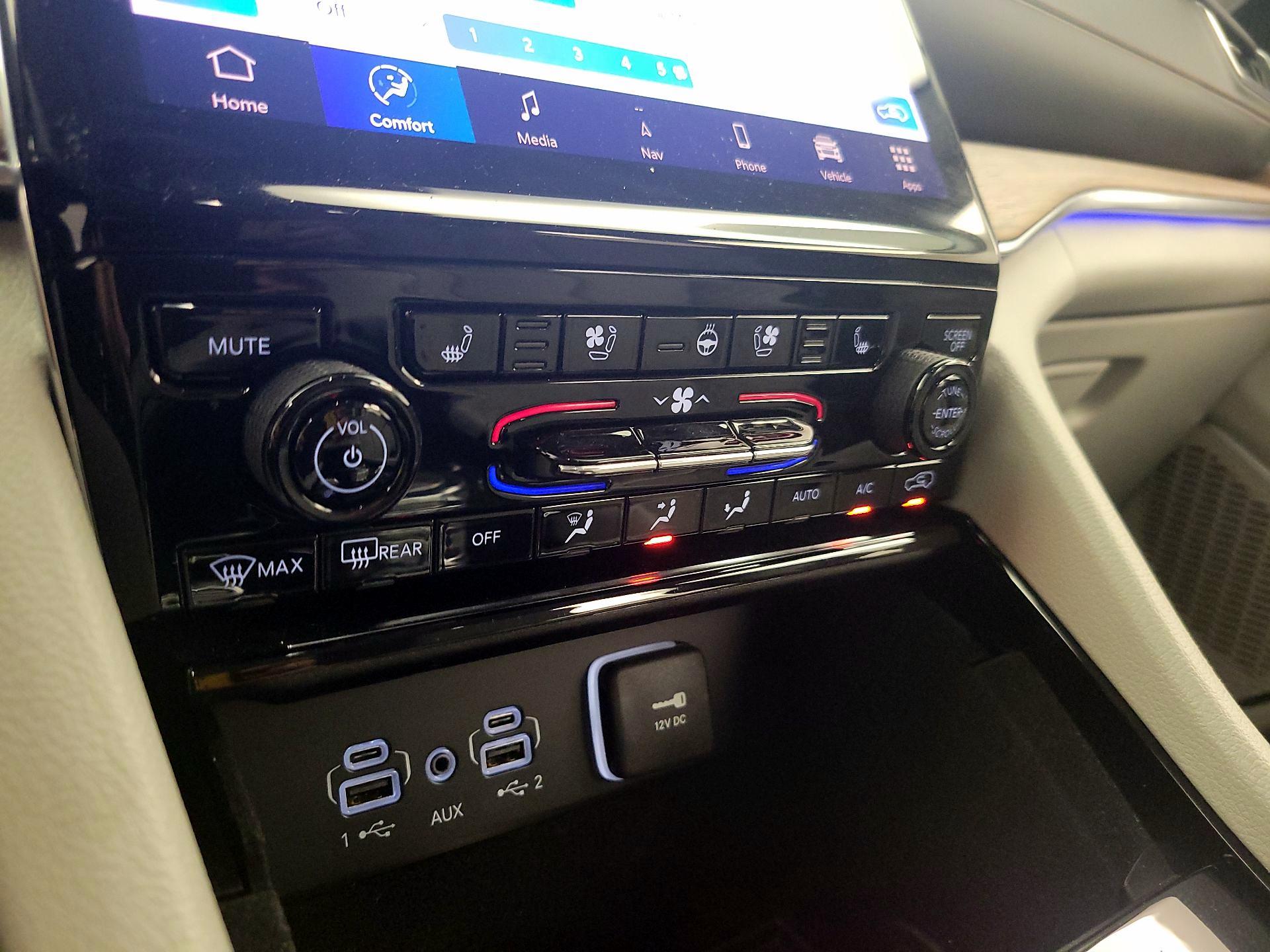 Thumbnail: 2022 Jeep Grand Cherokee - 17