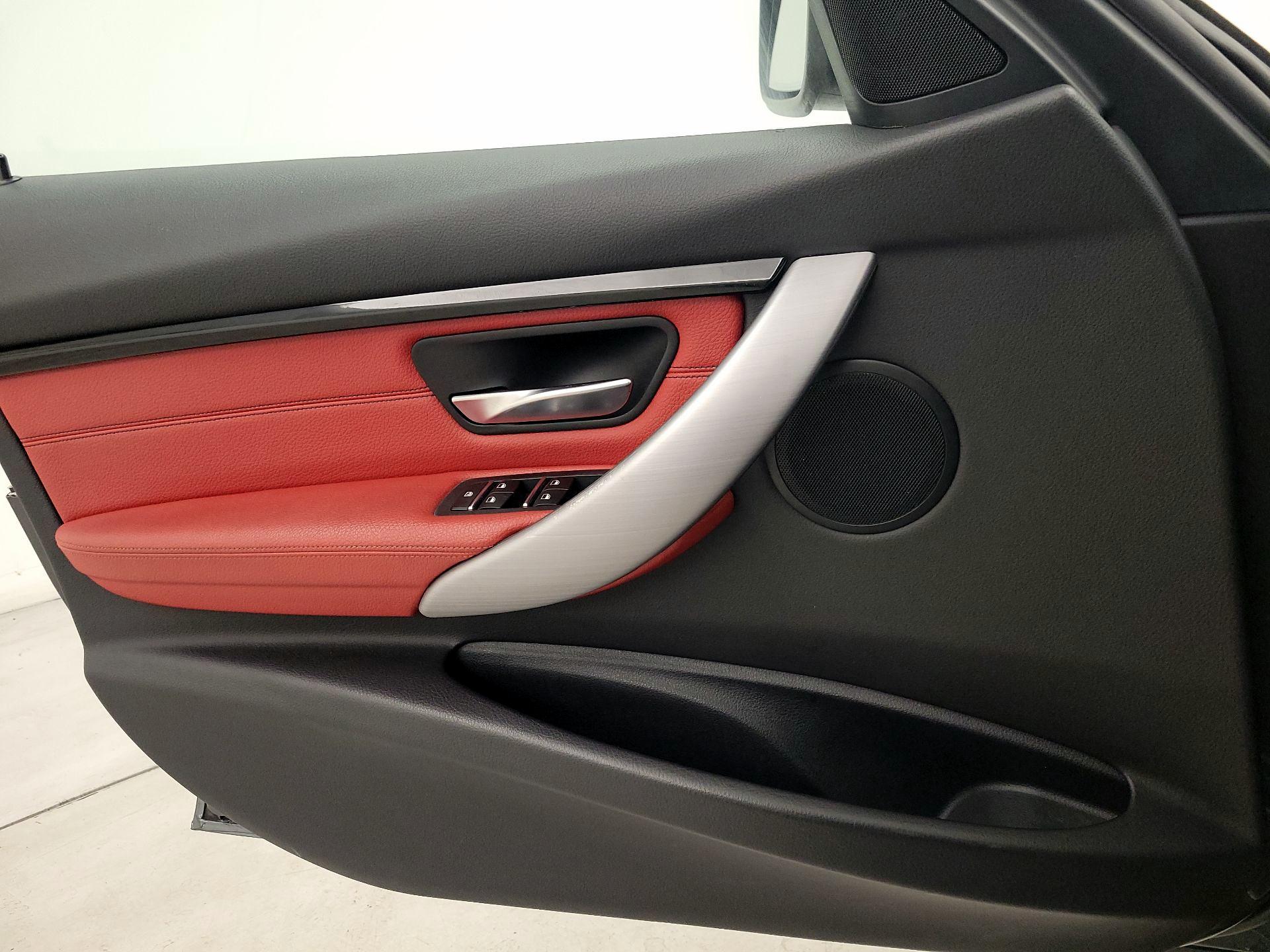 Thumbnail: 2018 BMW 3 Series - 12