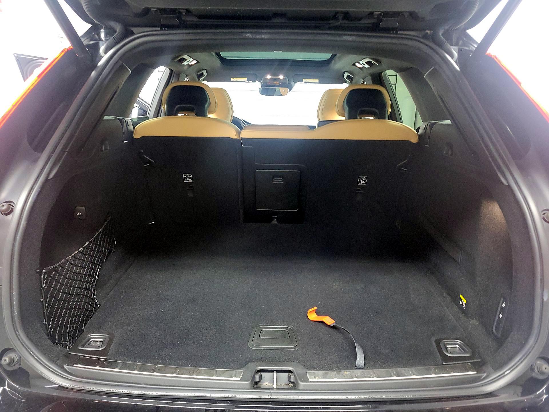 Thumbnail: 2019 Volvo XC60 - 19