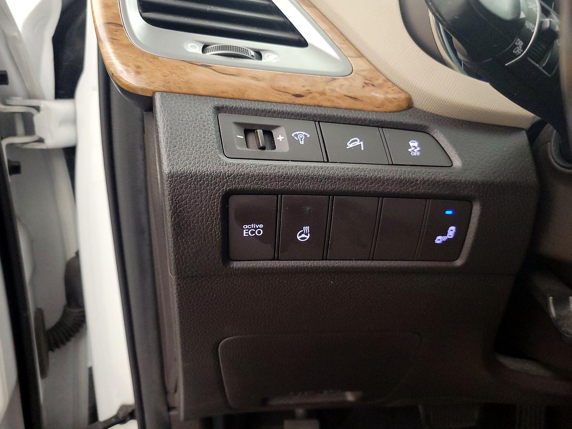 Thumbnail: 2015 Hyundai Santa Fe - 13