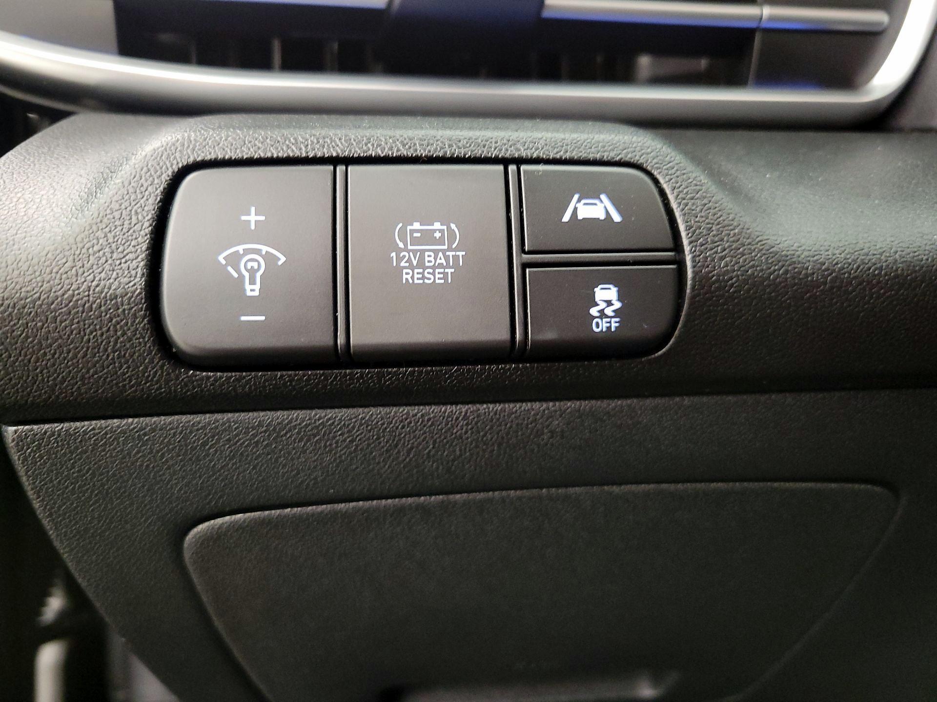 Thumbnail: 2023 Hyundai Elantra - 13