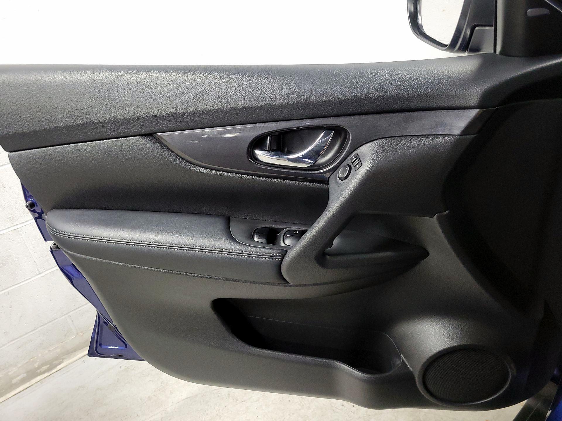 Thumbnail: 2018 Nissan Rogue - 12