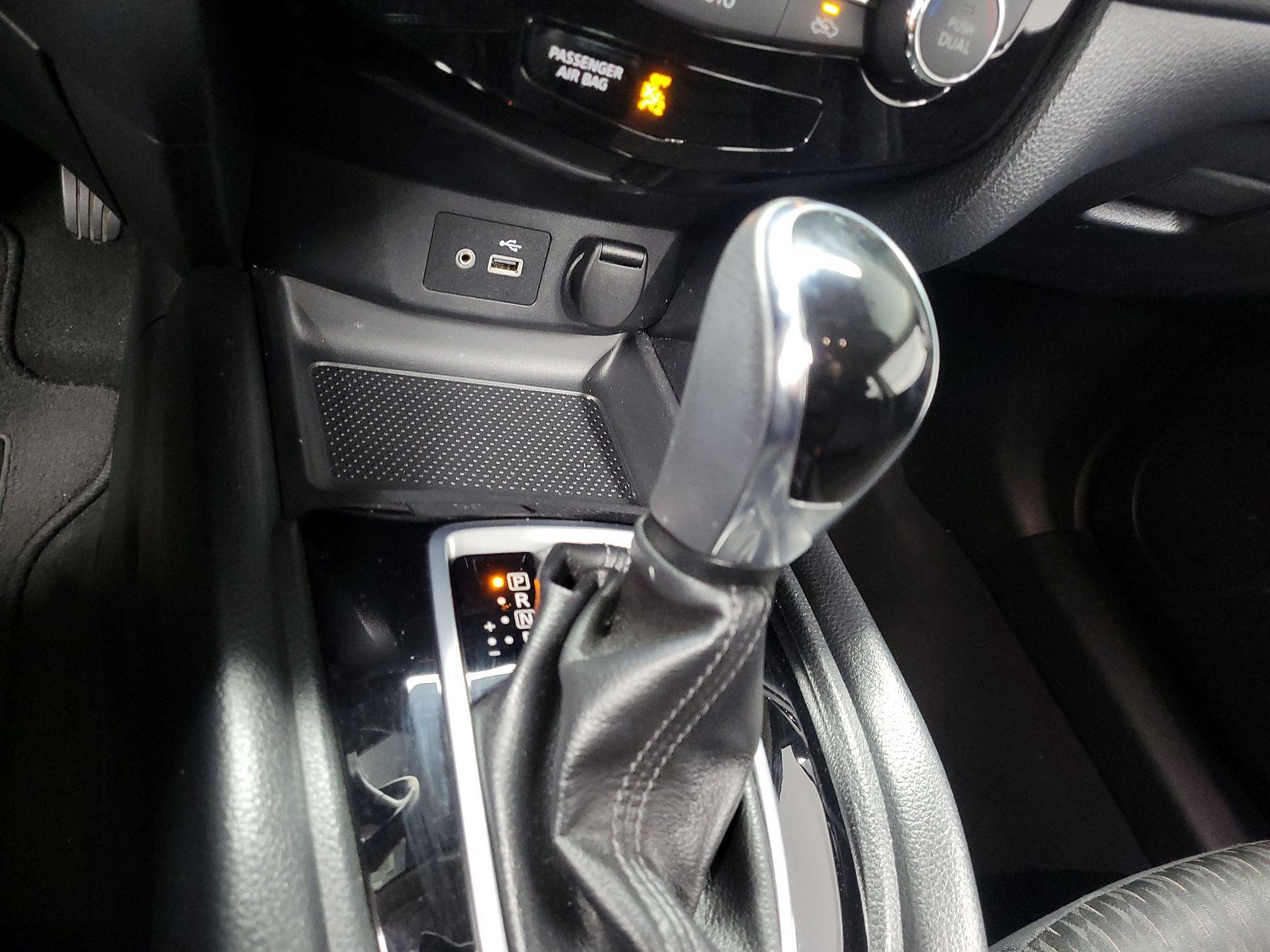 Thumbnail: 2018 Nissan Rogue - 16