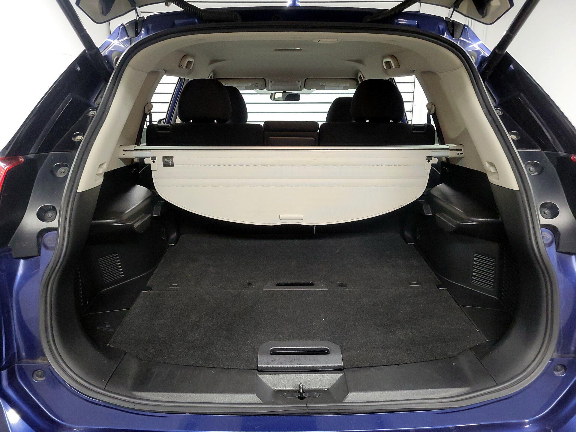 Thumbnail: 2018 Nissan Rogue - 18