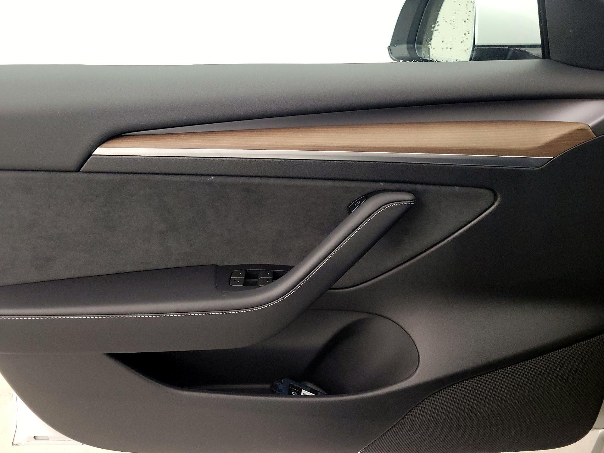 Thumbnail: 2021 Tesla Model 3 - 12