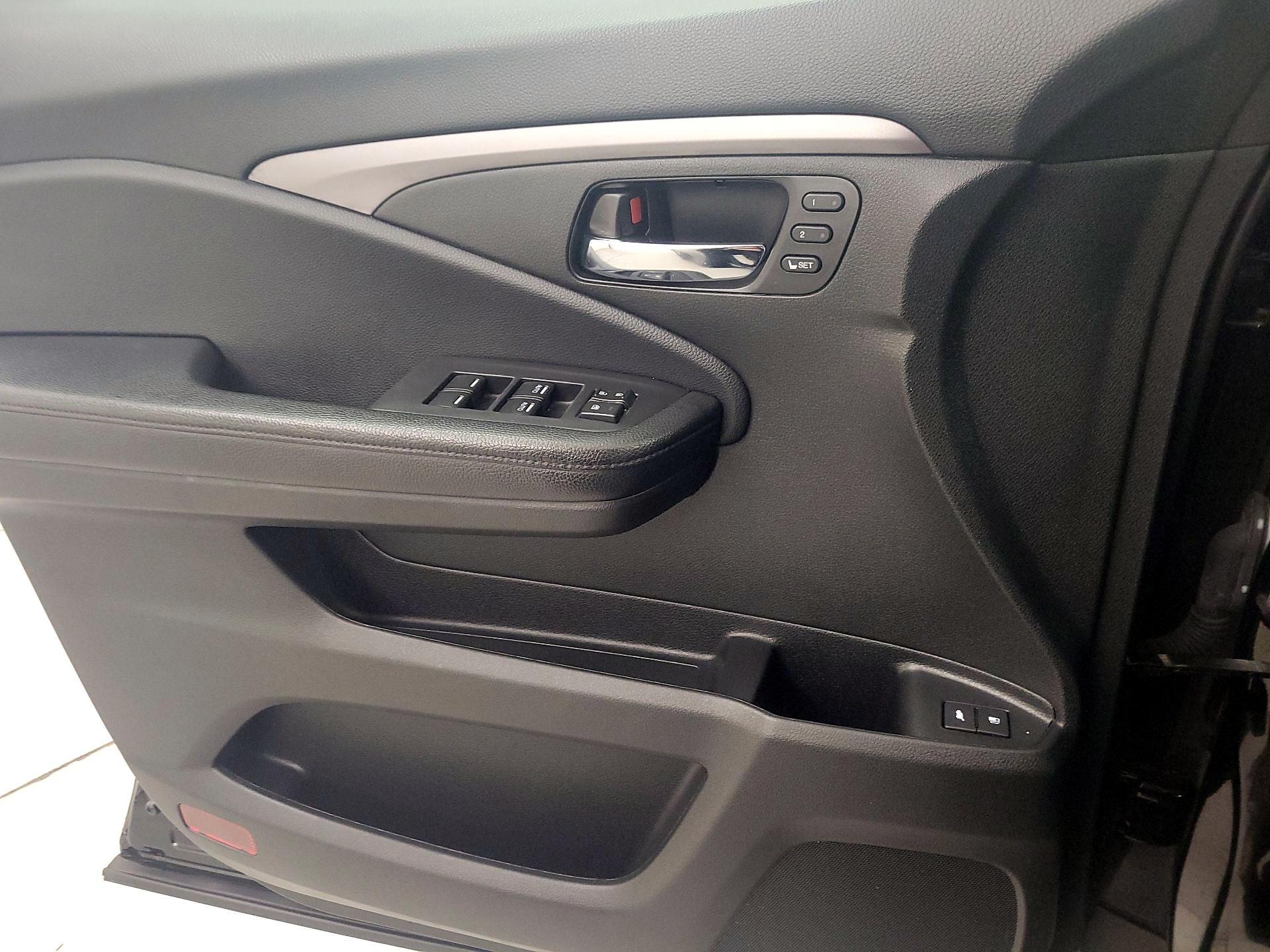 Thumbnail: 2020 Honda Pilot - 12