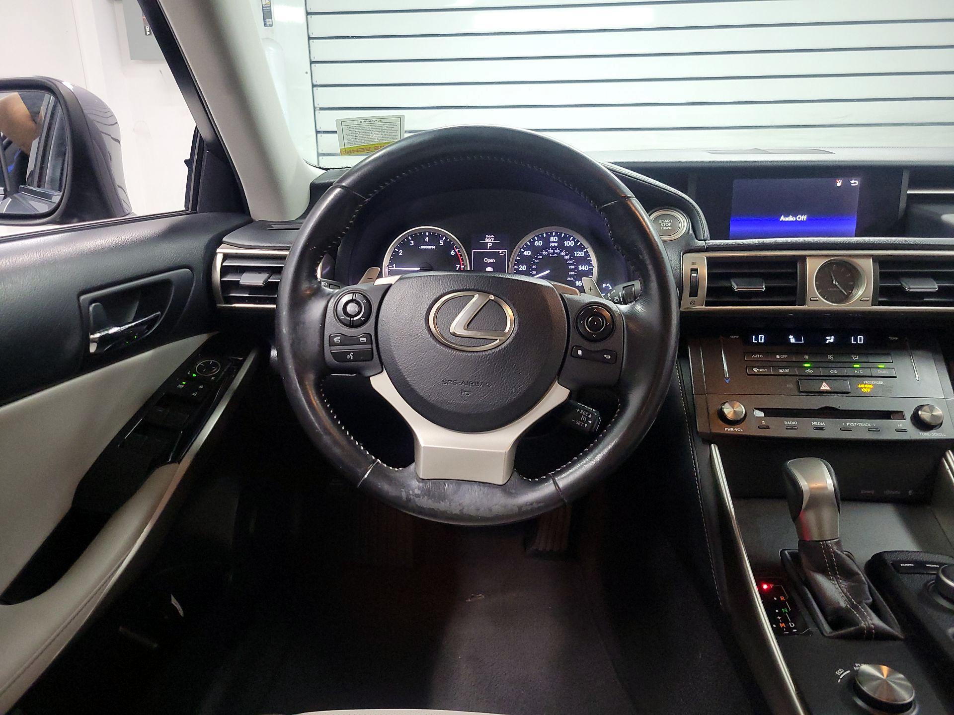 Thumbnail: 2016 Lexus IS - 10