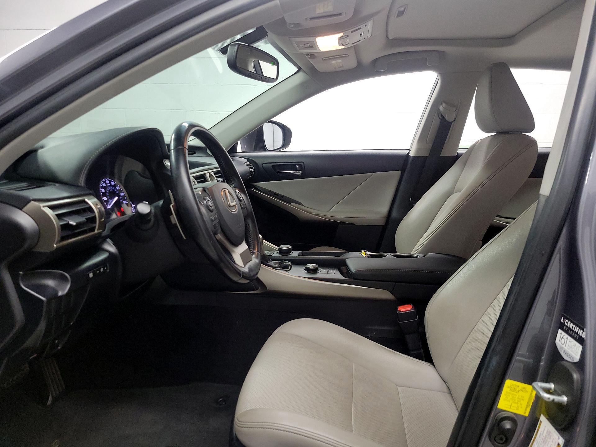 Thumbnail: 2016 Lexus IS - 11