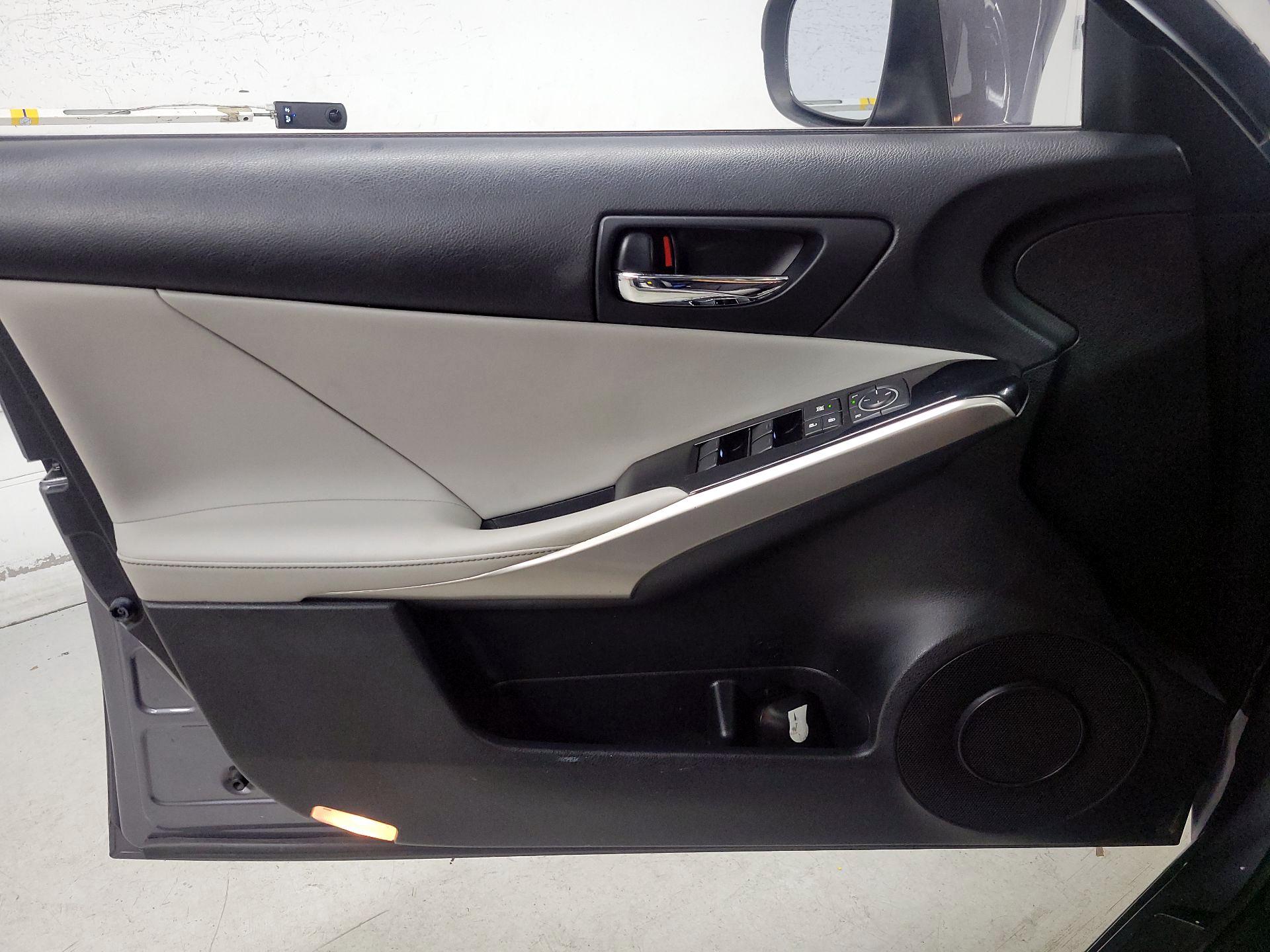 Thumbnail: 2016 Lexus IS - 12